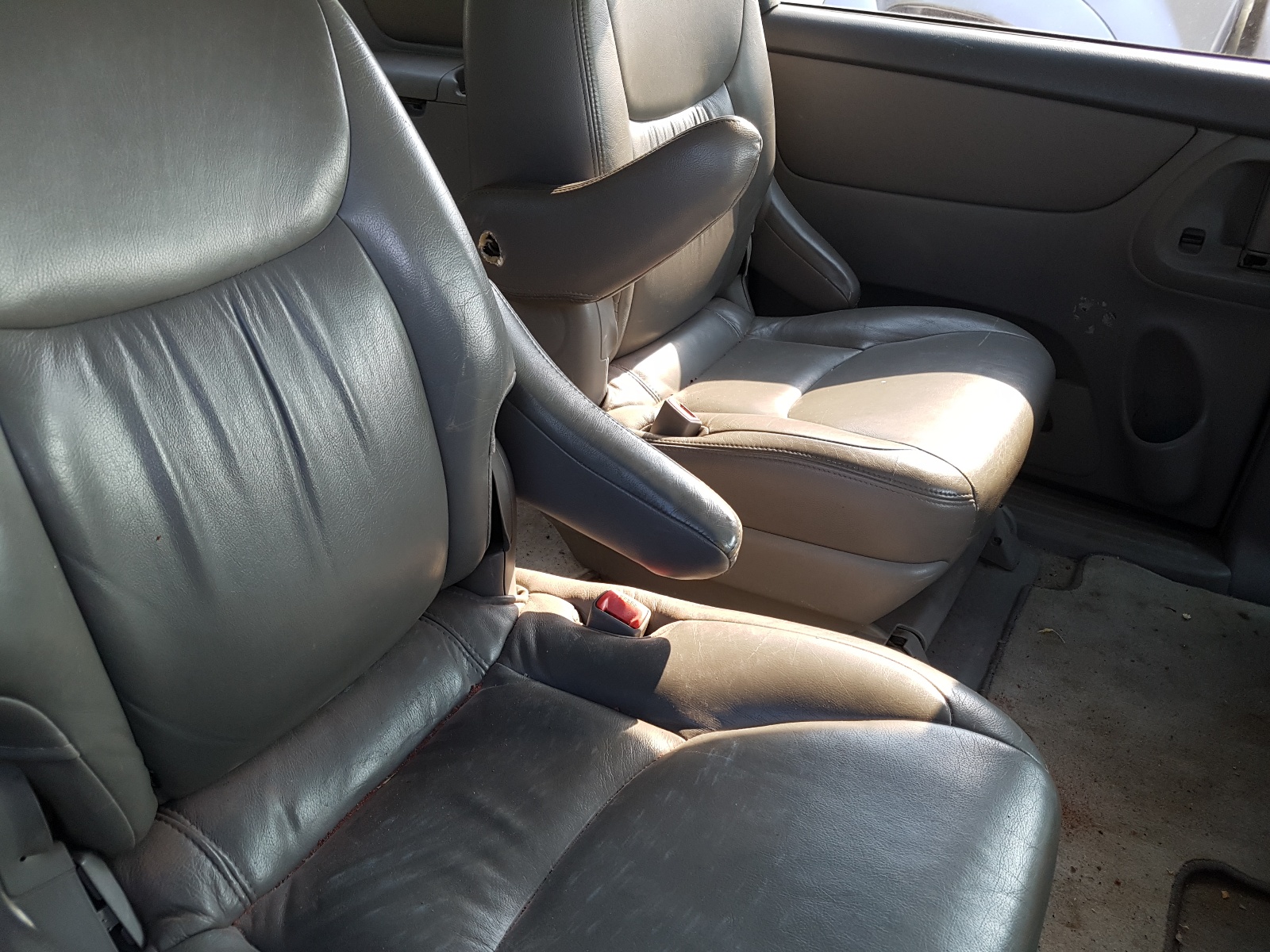 Photo 6 from auction – 2005 TOYOTA SIENNA with VIN 5TDBA23C25S031763