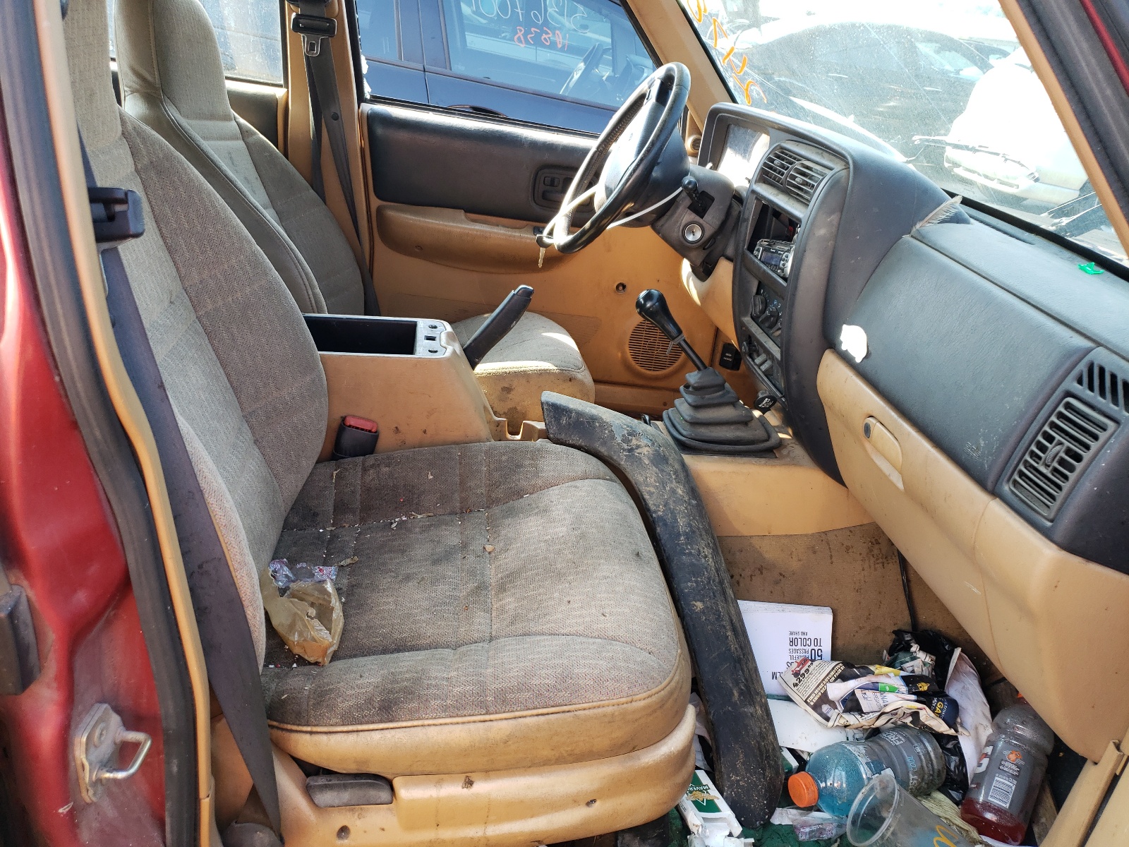 Photo 5 from auction – 1998 JEEP CHEROKEE S with VIN 1J4FJ28P4WL115304