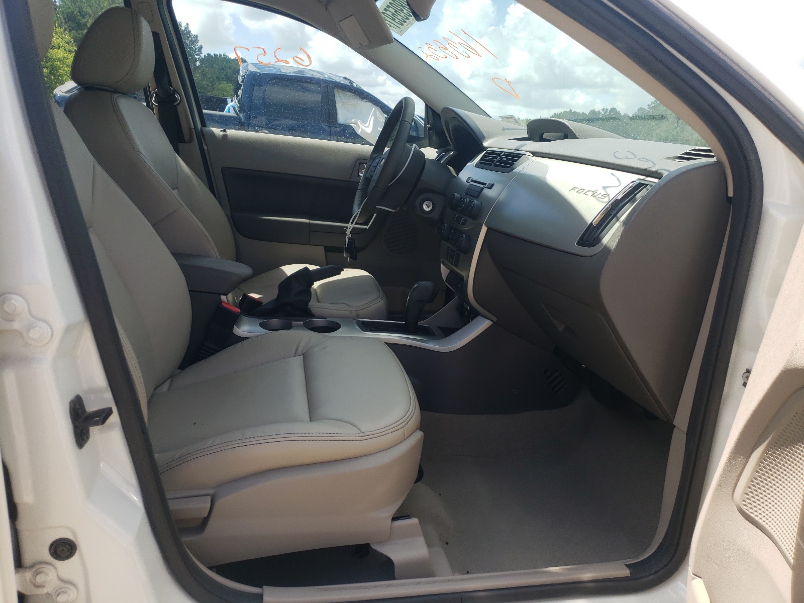 Photo 5 from auction – 2010 FORD FOCUS SEL with VIN 1FAHP3HN7AW163832
