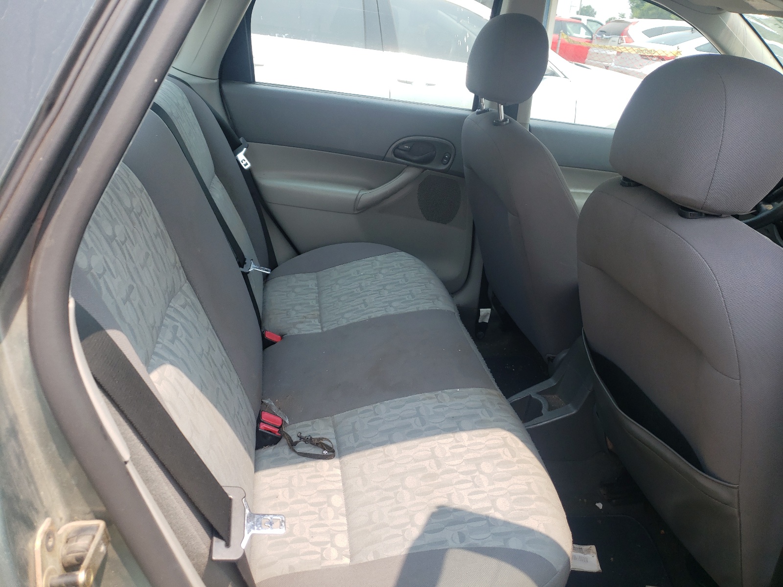 Photo 6 from auction – 2005 FORD FOCUS ZX4 with VIN 1FAFP34N85W251467