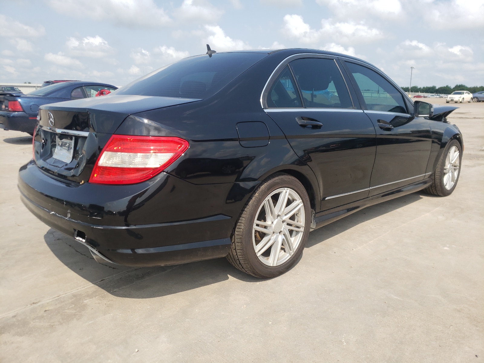 Photo 4 from auction – 2010 MERCEDES-BENZ C 300 with VIN WDDGF5EB4AR087635