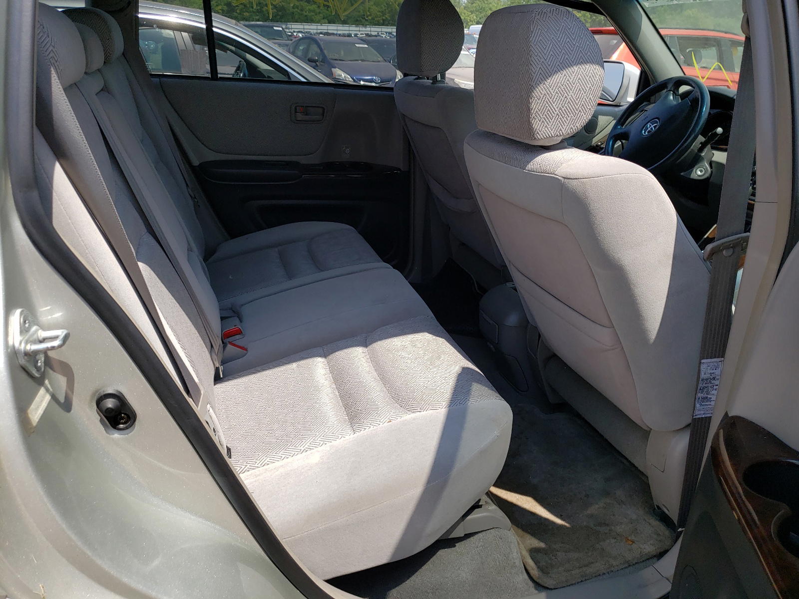 Photo 6 from auction – 2003 TOYOTA HIGHLANDER with VIN JTEHF21A430106911