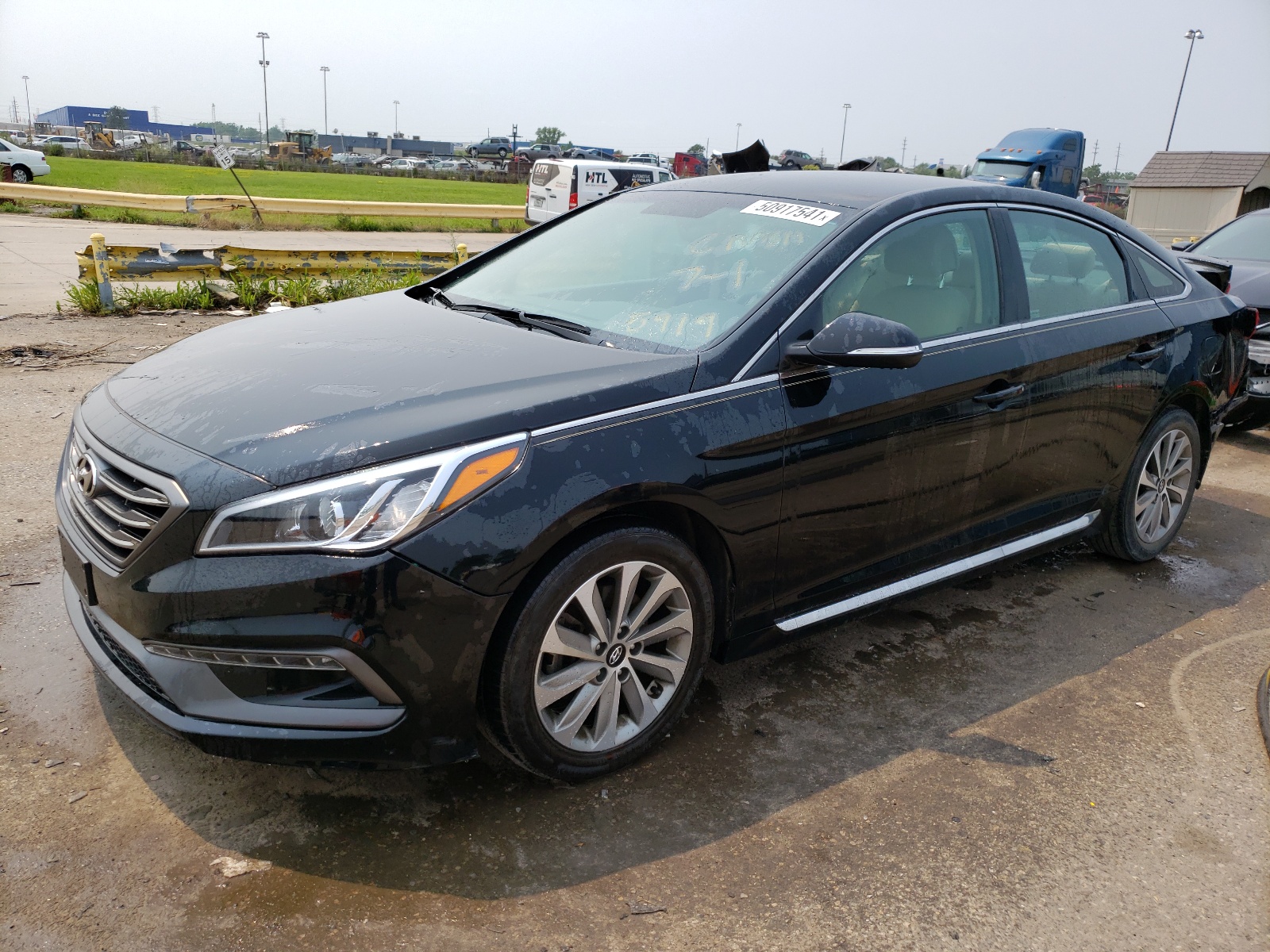 Photo 2 from auction – 2016 HYUNDAI SONATA SPO with VIN 5NPE34AF4GH285919