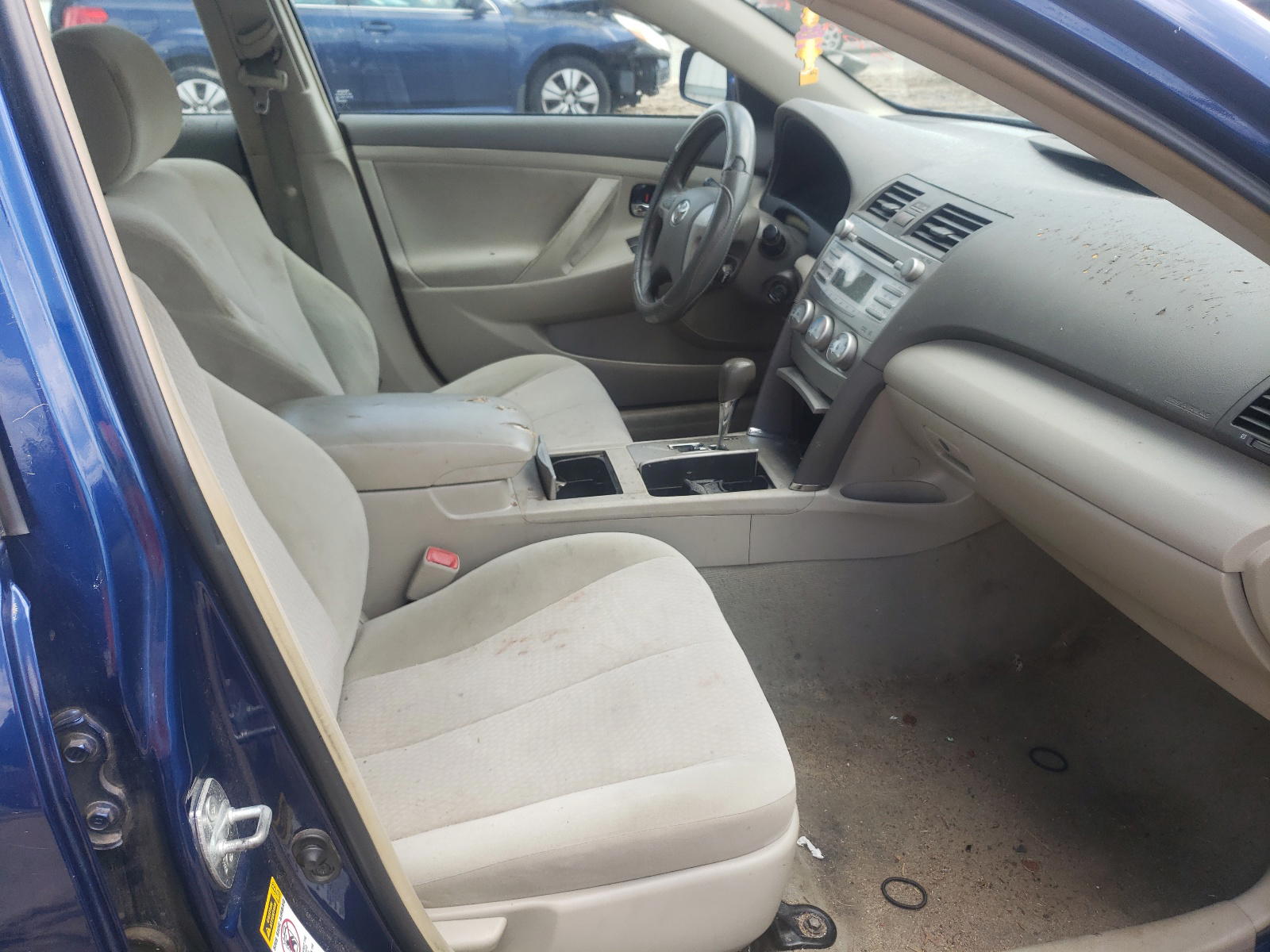 Photo 5 from auction – 2011 TOYOTA CAMRY BASE with VIN 4T1BF3EK2BU684009