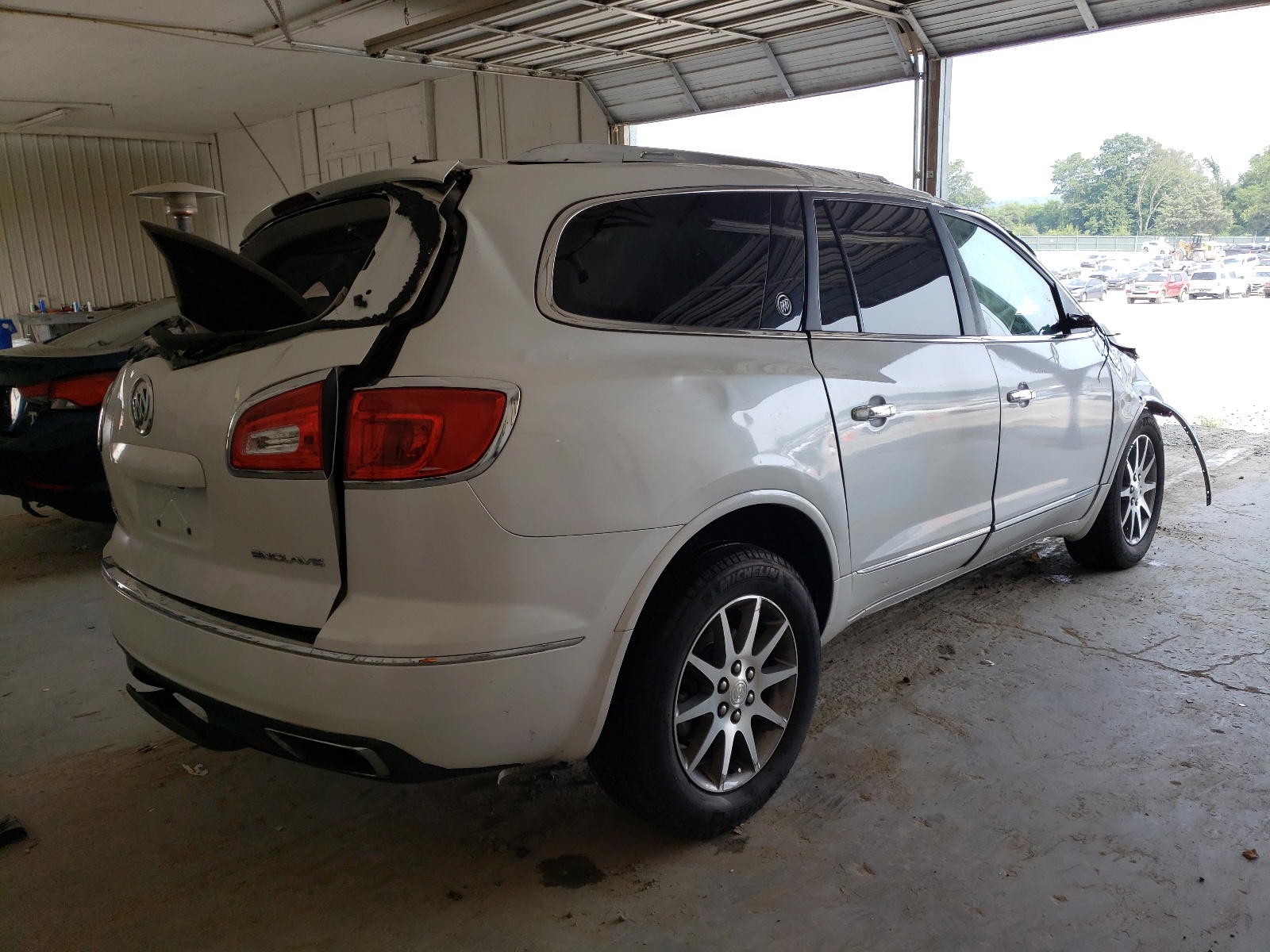Photo 4 from auction – 2017 BUICK ENCLAVE with VIN 5GAKRBKDXHJ172781