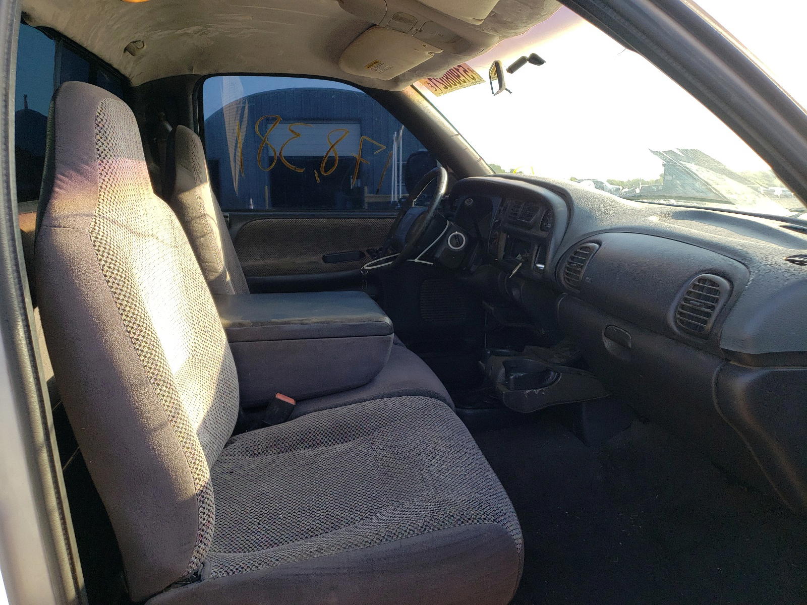 Photo 5 from auction – 2001 DODGE RAM 1500 with VIN 1B7HF16Y81S117688