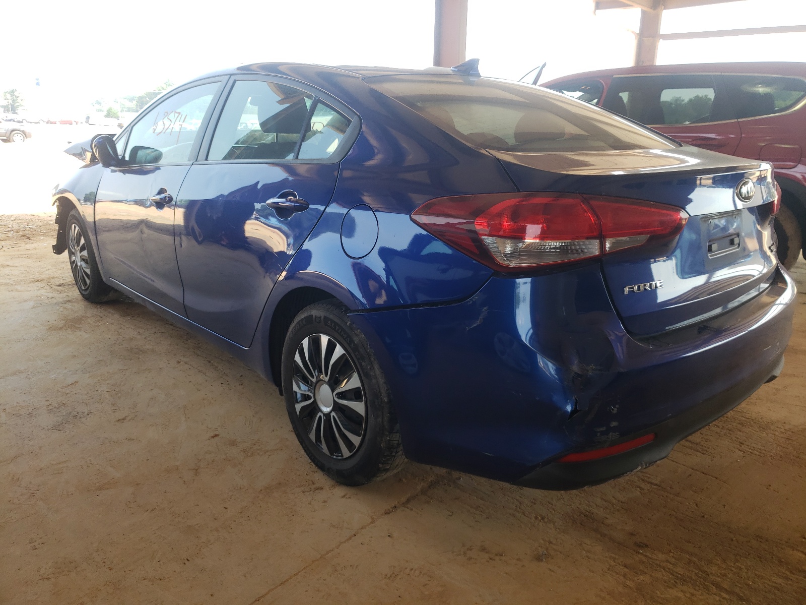 Photo 3 from auction – 2018 KIA FORTE LX with VIN 3KPFK4A70JE177647
