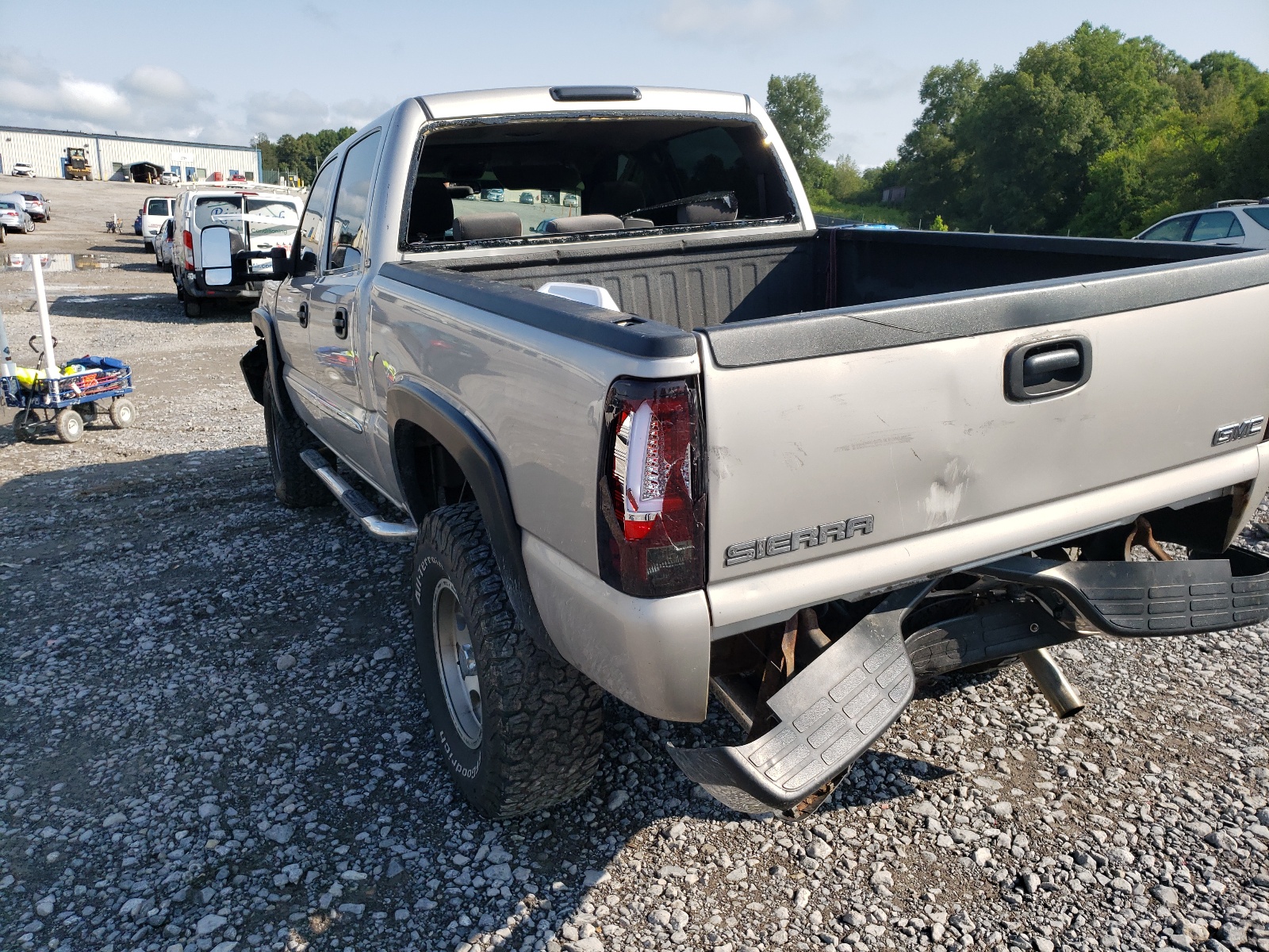 Photo 3 from auction – 2005 GMC NEW SIERRA with VIN 2GTEK13T151188275