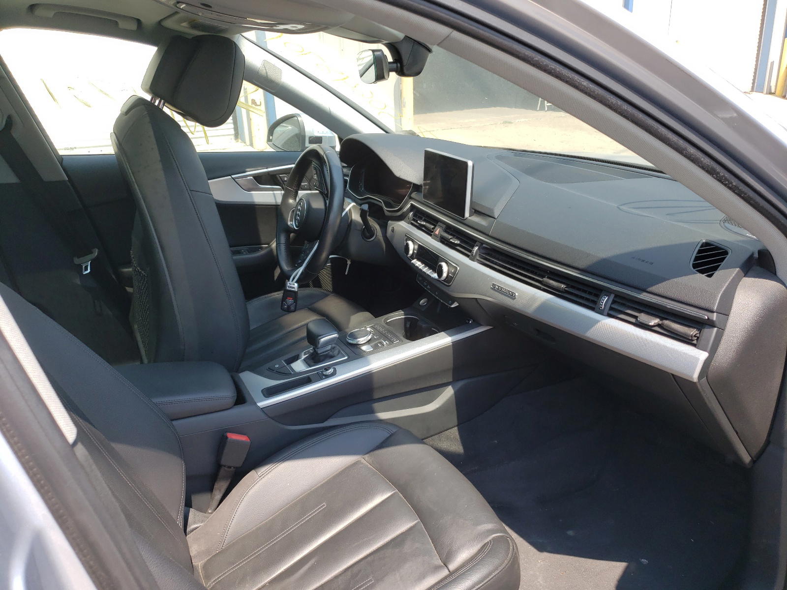Photo 5 from auction – 2018 AUDI A4 PREMIUM with VIN WAUENAF45JA165509