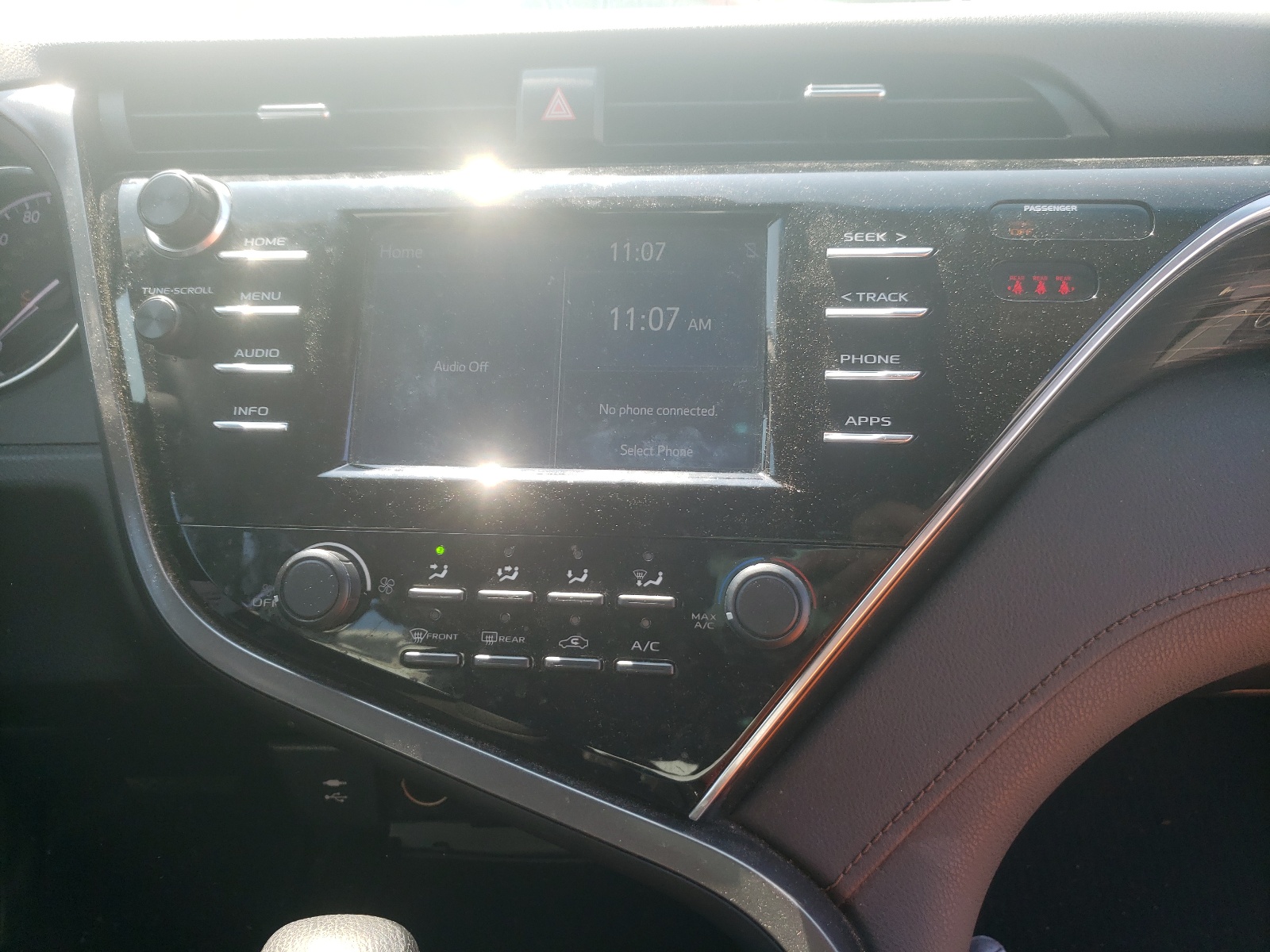 Photo 9 from auction – 2018 TOYOTA CAMRY with VIN 4T1B11HK7JU649947