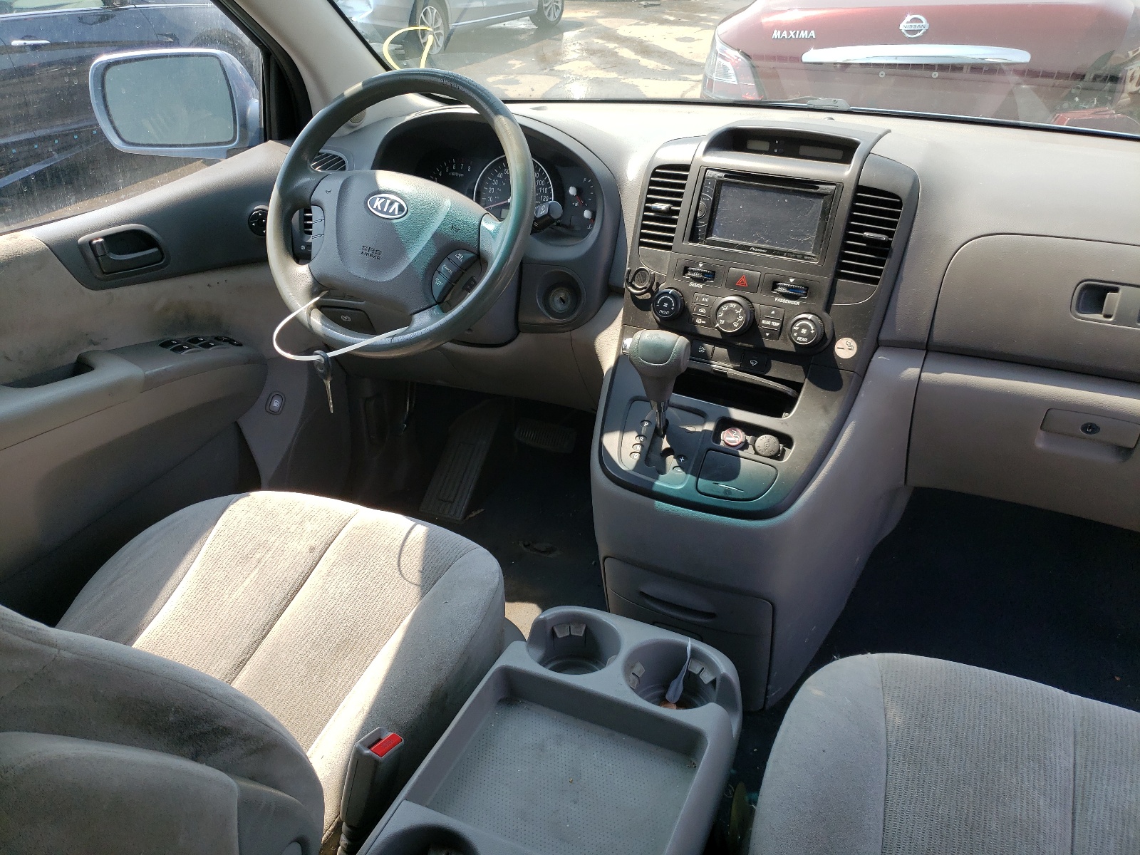 Photo 9 from auction – 2008 KIA SEDONA EX with VIN KNDMB233686258576