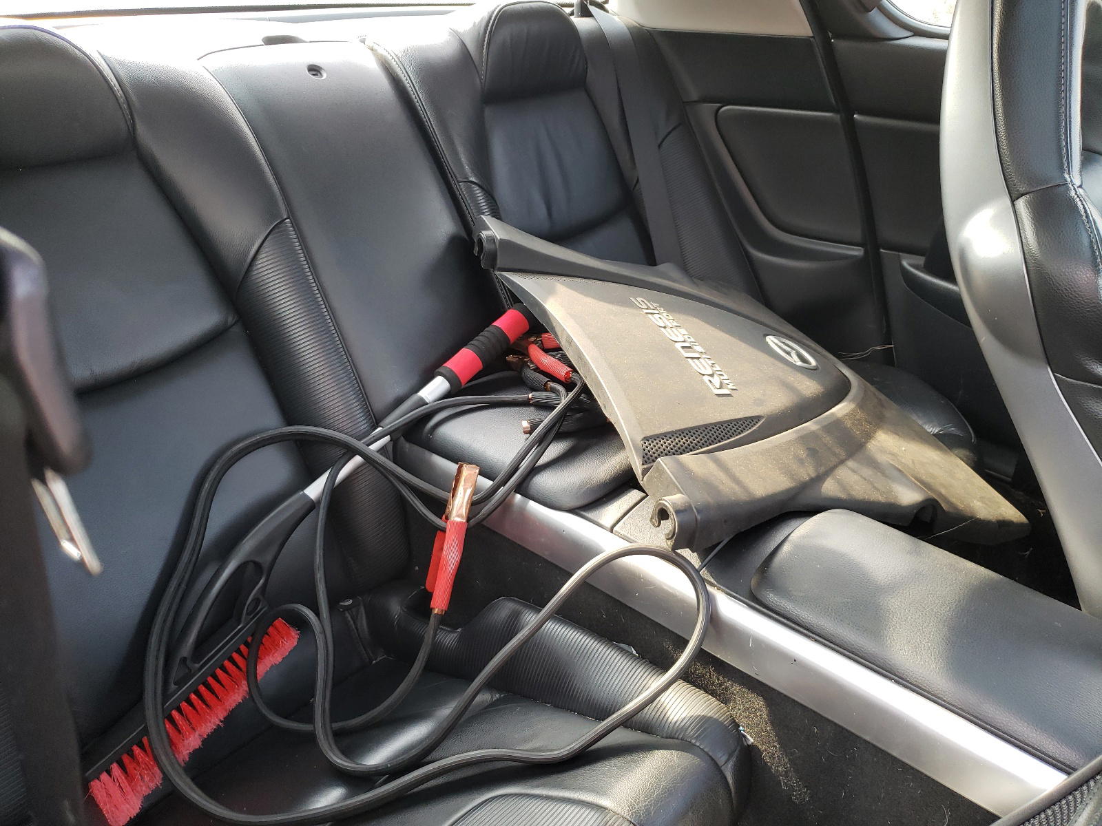 Photo 6 from auction – 2004 MAZDA RX8 with VIN JM1FE173840100998