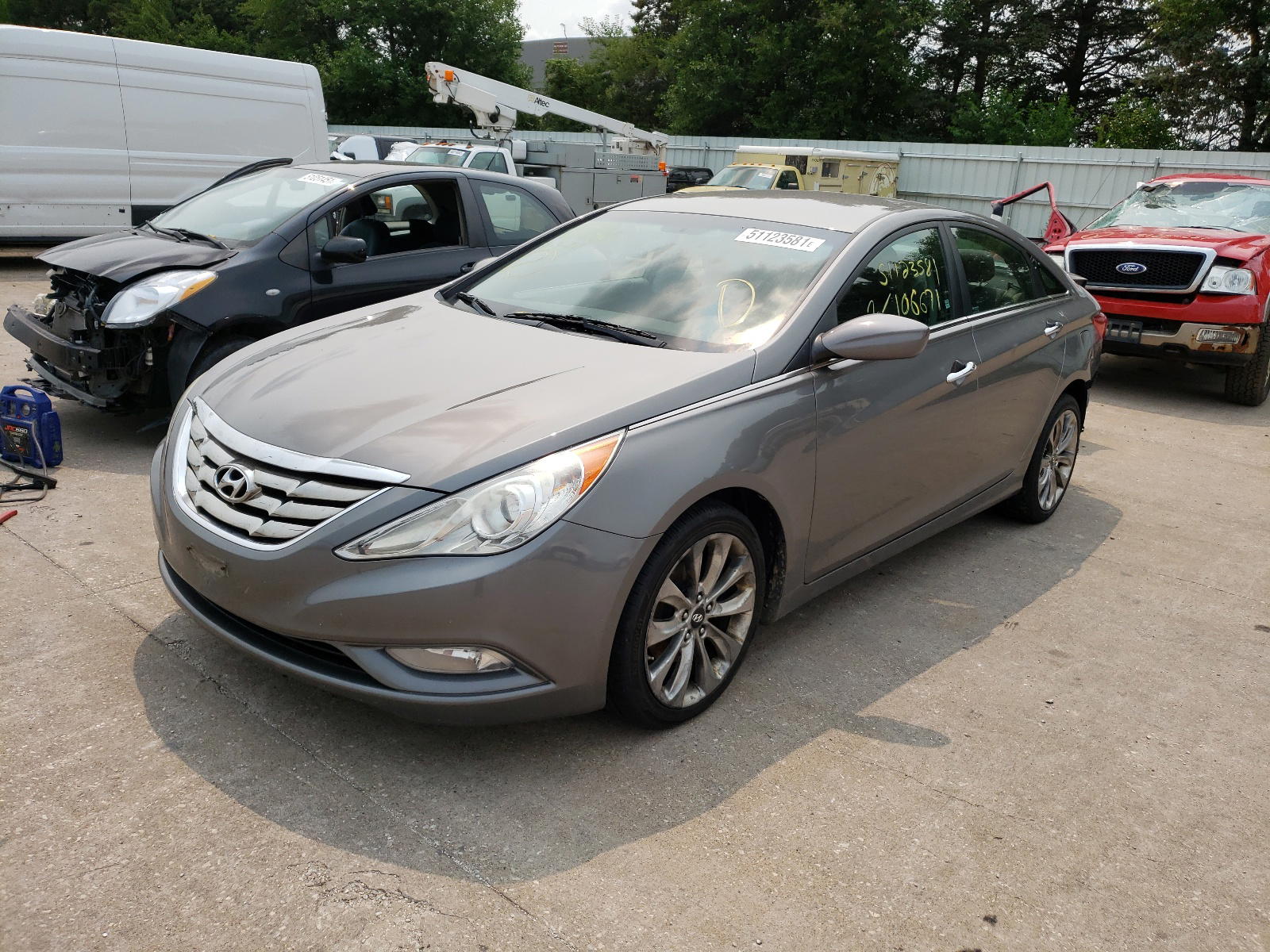 Photo 2 from auction – 2011 HYUNDAI SONATA SE with VIN 5NPEC4AC3BH068098