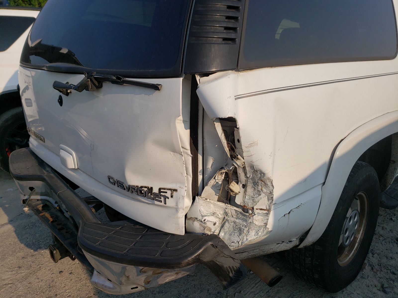 Photo 9 from auction – 2003 CHEVROLET SUBURBAN C with VIN 3GNEC16Z93G239885