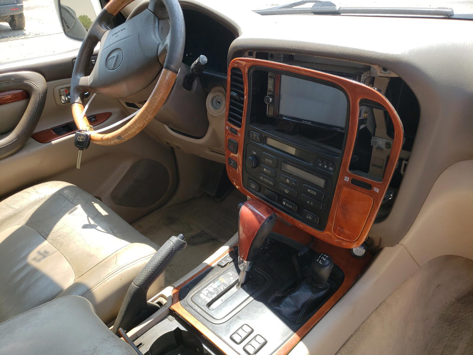 Photo 9 from auction – 2000 LEXUS LX 470 with VIN JT6HT00W4Y0103486