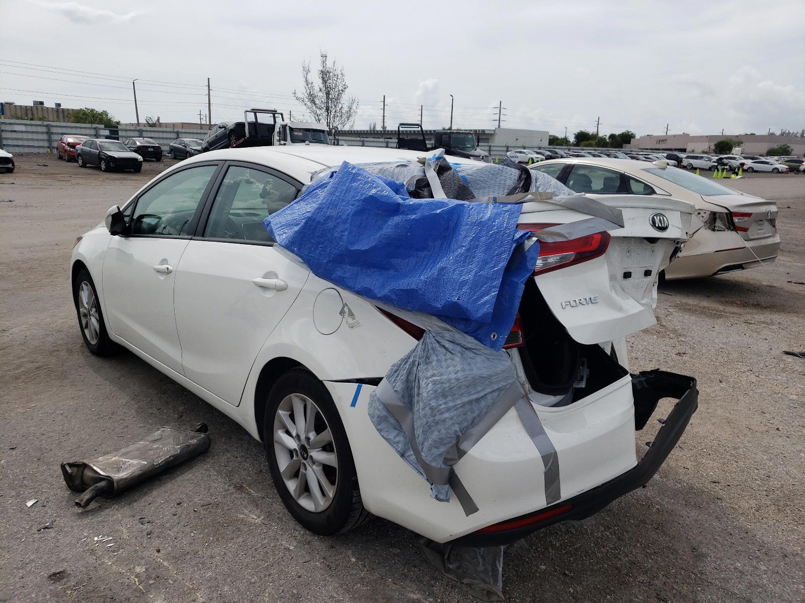 Photo 3 from auction – 2017 KIA FORTE LX with VIN 3KPFL4A79HE052010