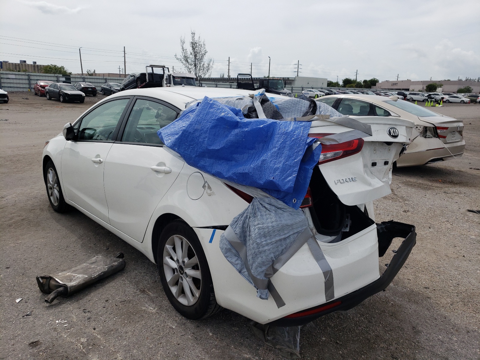 صورة رقم 3 من المزاد - 2017 KIA FORTE LX مع VIN 3KPFL4A79HE052010