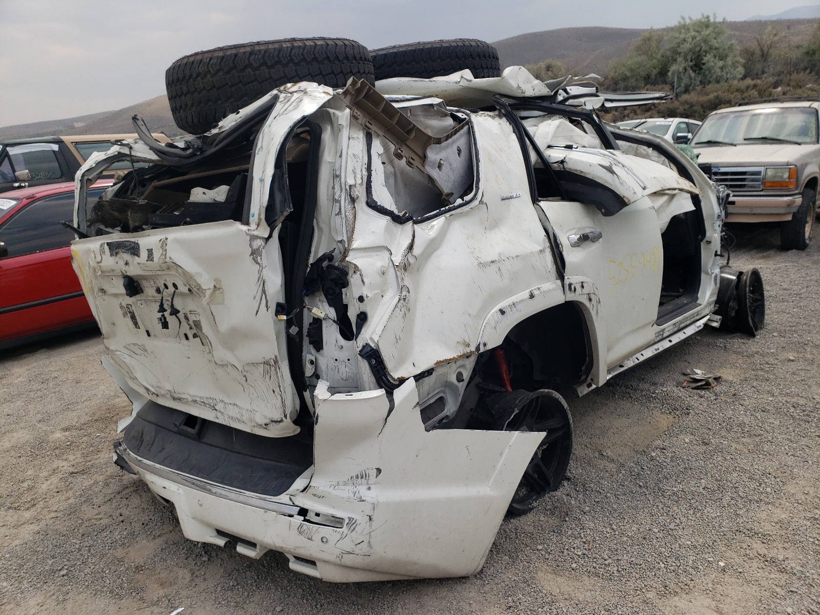 Photo 4 from auction – 2014 TOYOTA 4RUNNER SR with VIN JTEBU5JR9E5189714