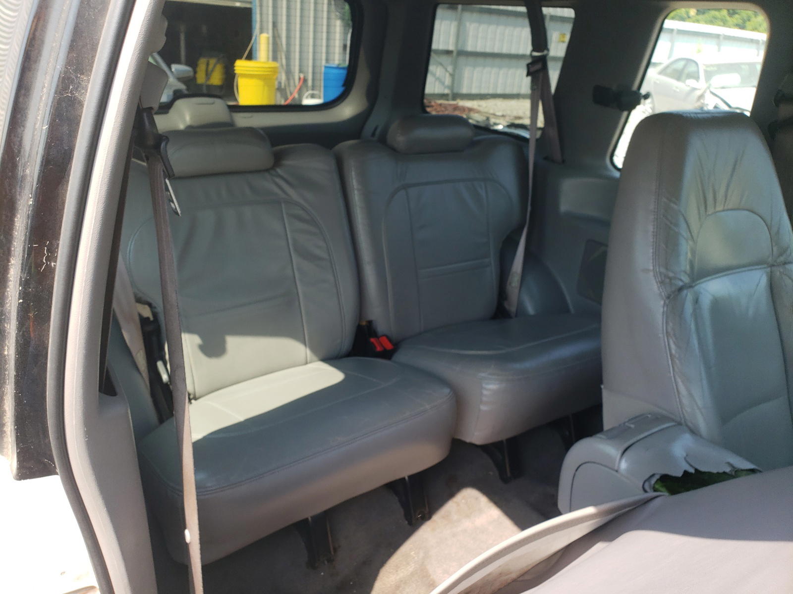 Photo 6 from auction – 2000 FORD EXPLORER S with VIN 1FMYU60X2YUA71031