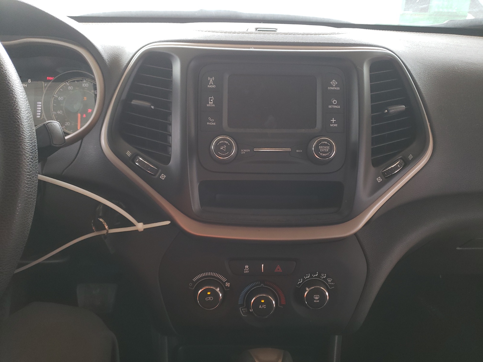 Photo 9 from auction – 2017 JEEP CHEROKEE S with VIN 1C4PJLAB0HW642935