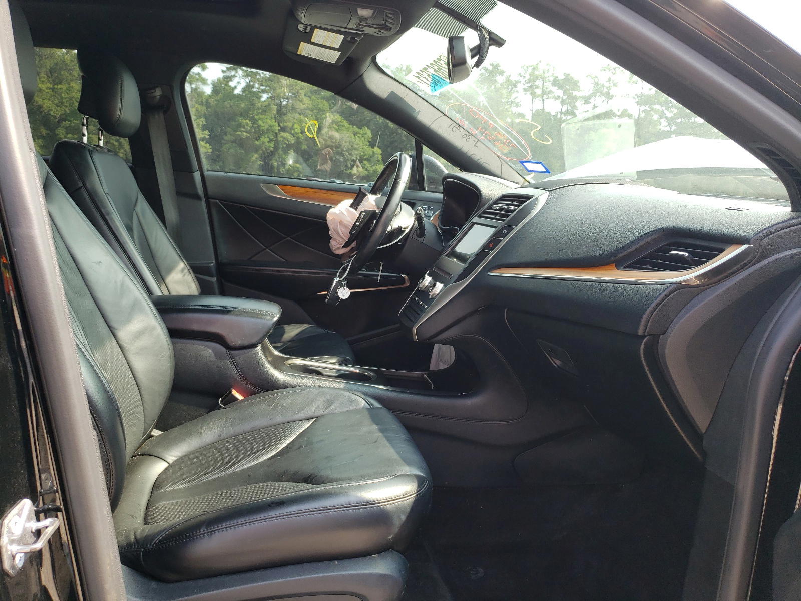 Photo 5 from auction – 2017 LINCOLN MKC SELECT with VIN 5LMCJ2D93HUL47396