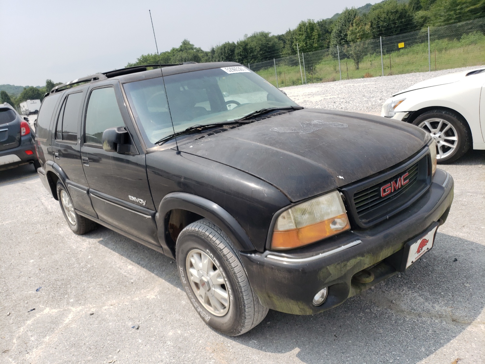 GMC JIMMY 2000 with VIN 1GKDT13W2Y2299204 - Photo from auction