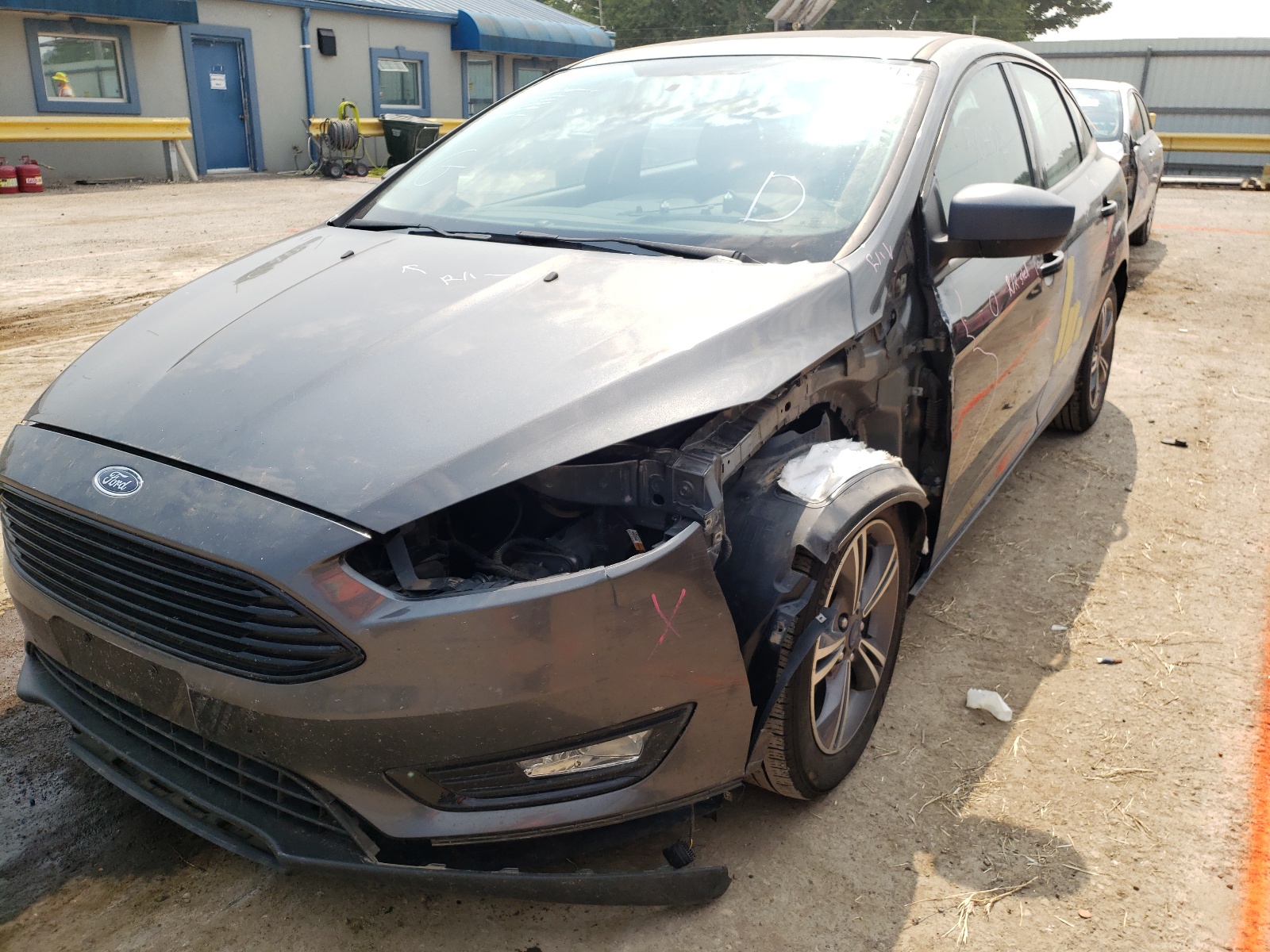 Фото 2 с аукциона – 2018 FORD FOCUS SE с VIN 1FADP3FE1JL204586