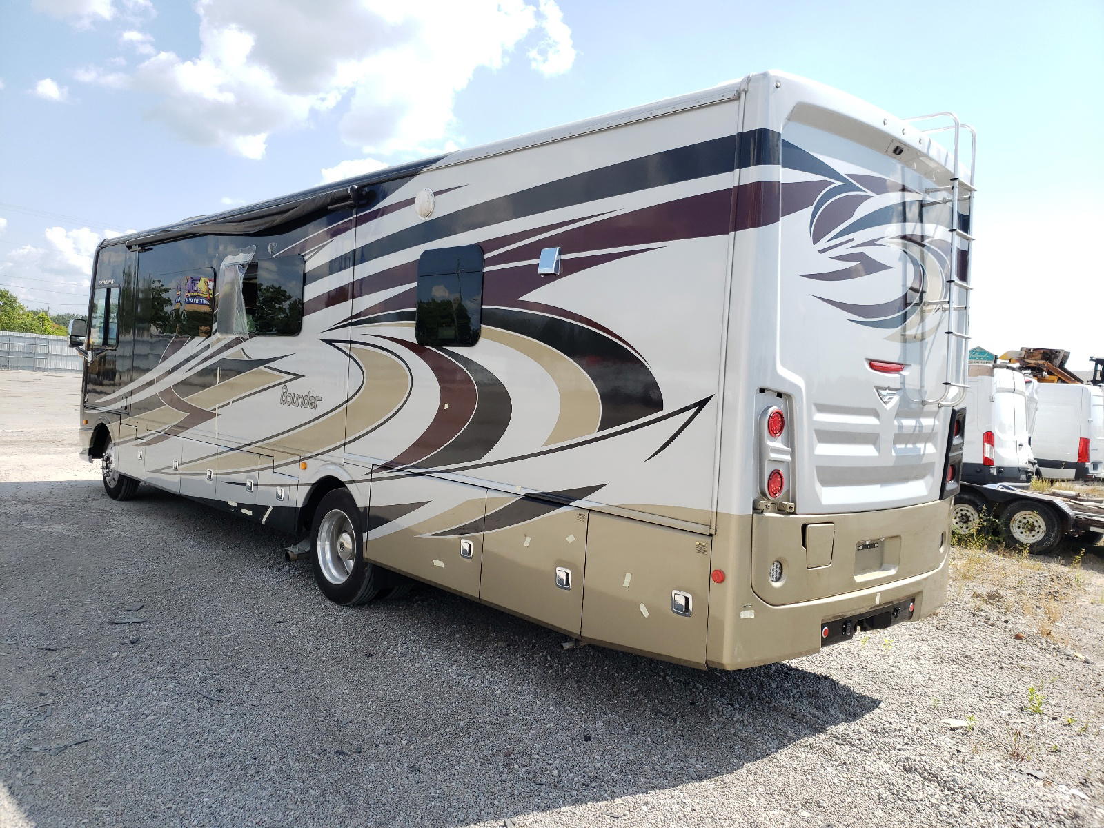 Photo 6 from auction – 2018 FLEETWOOD BOUNDER with VIN 1F66F5DY6H0A15042