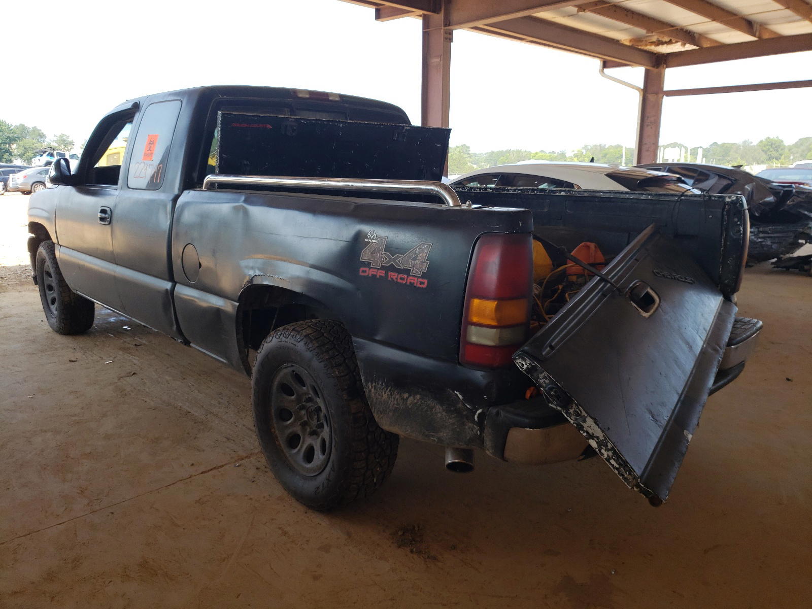Photo 3 from auction – 1999 CHEVROLET SILVERADO with VIN 1GCEK19V4XE210862