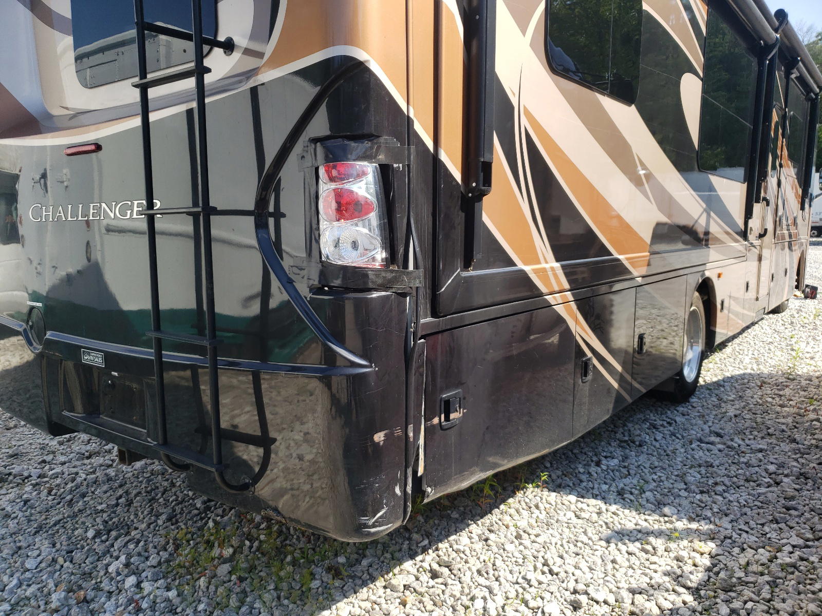 Photo 9 from auction – 2016 THMC MOTORHOME with VIN 1F66F5DY4G0A14969