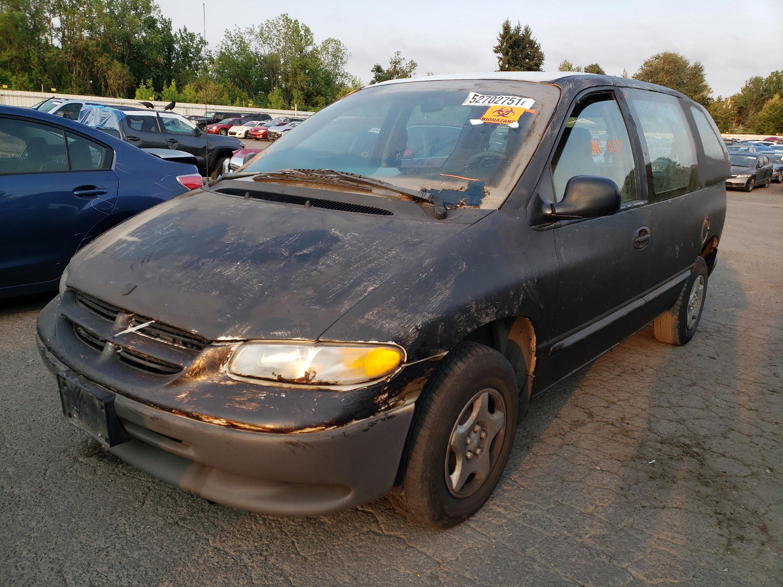 Photo 2 from auction – 2000 DODGE CARAVAN with VIN 2B4GP2532YR501544