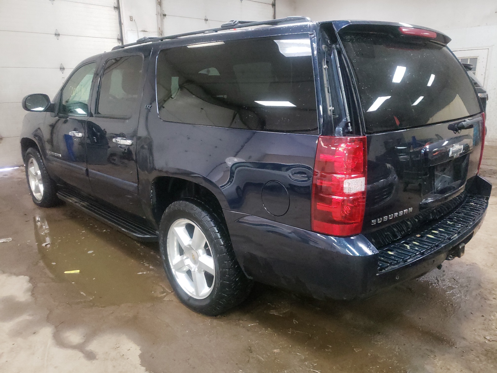 Photo 3 from auction – 2008 CHEVROLET SUBURBAN K with VIN 1GNFK16348J211789