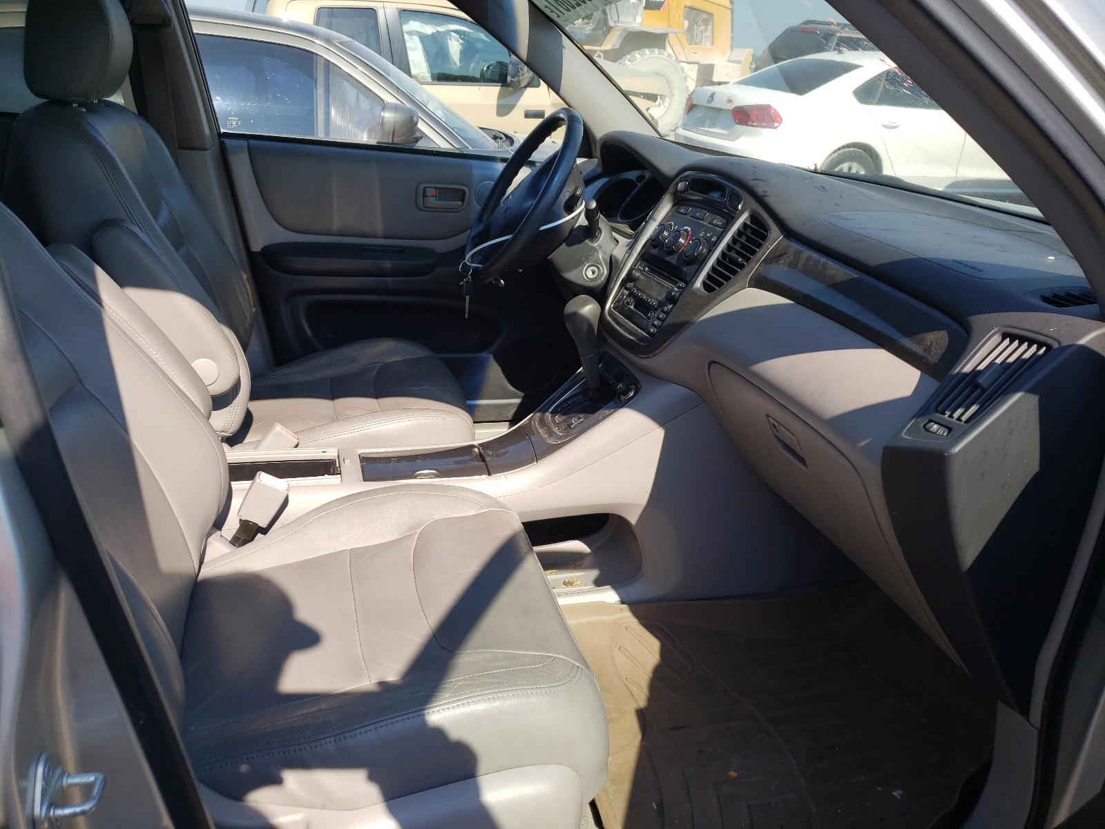Photo 5 from auction – 2003 TOYOTA HIGHLANDER with VIN JTEGF21A430110274