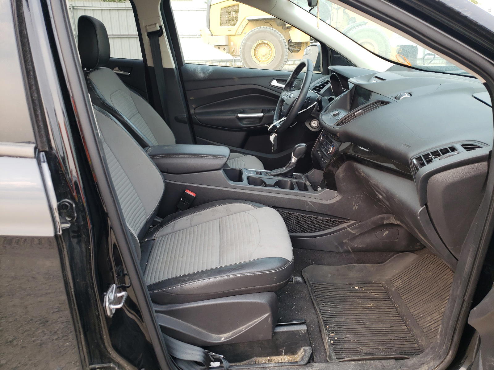 Photo 5 from auction – 2018 FORD ESCAPE SE with VIN 1FMCU9GD8JUA85576
