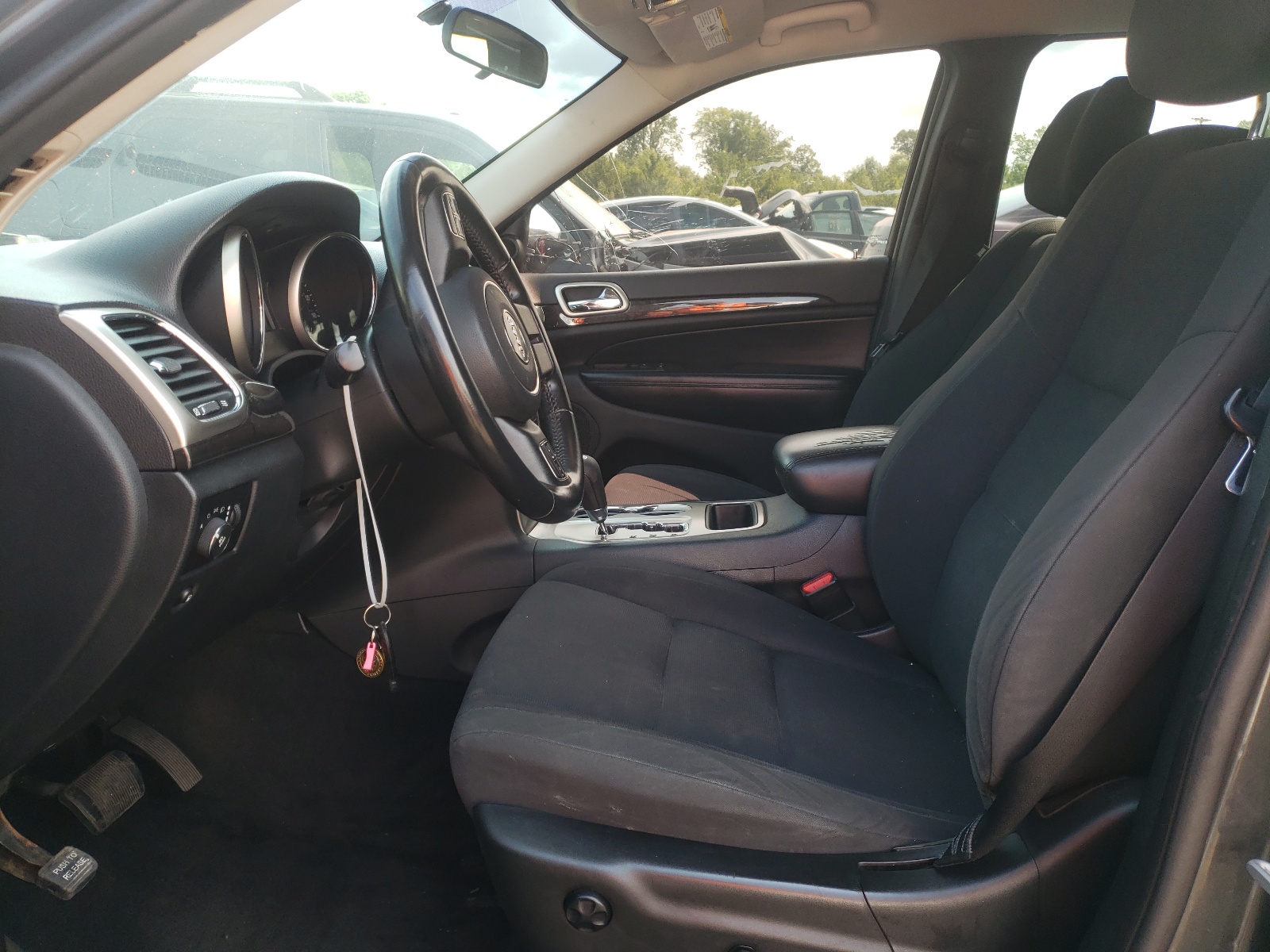 Photo 5 from auction – 2011 JEEP GRAND CHER with VIN 1J4RR4GG0BC585987