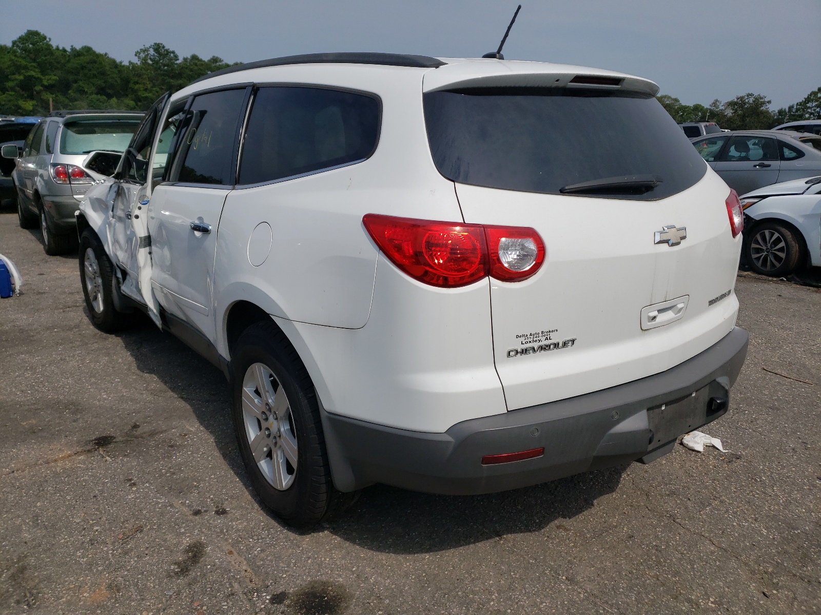 Photo 3 from auction – 2010 CHEVROLET TRAVERSE L with VIN 1GNLRGED9AS115460