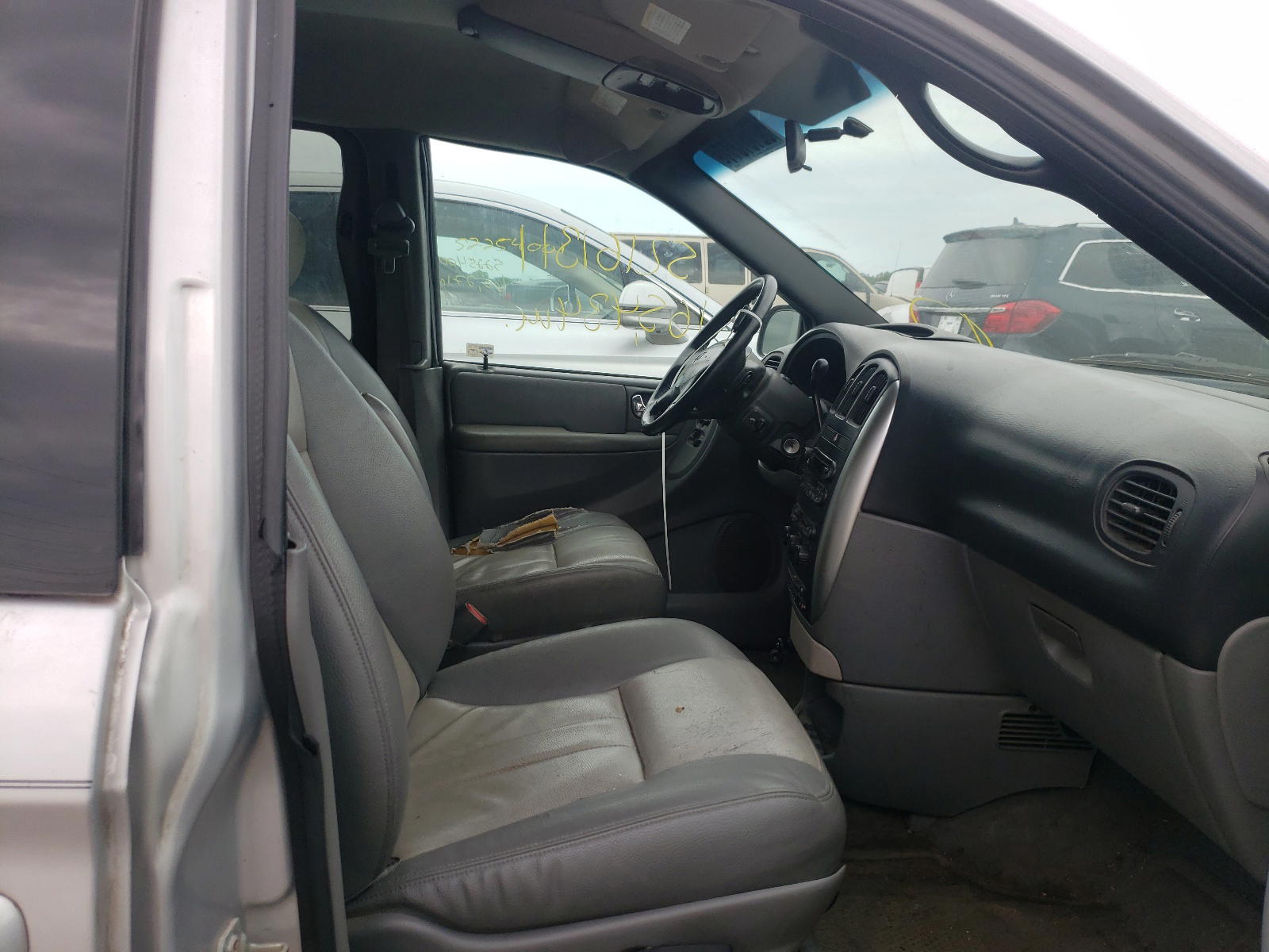 Photo 5 from auction – 2004 DODGE GRAND CARA with VIN 2D4GP44L44R533621