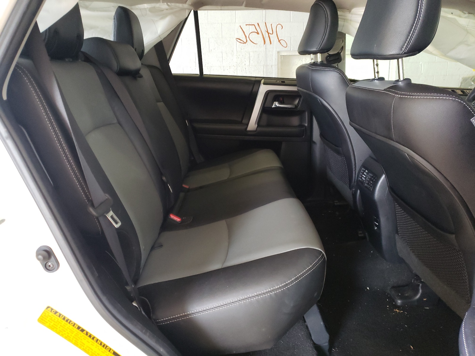 Photo 6 from auction – 2018 TOYOTA 4RUNNER SR with VIN JTEBU5JR5J5588999