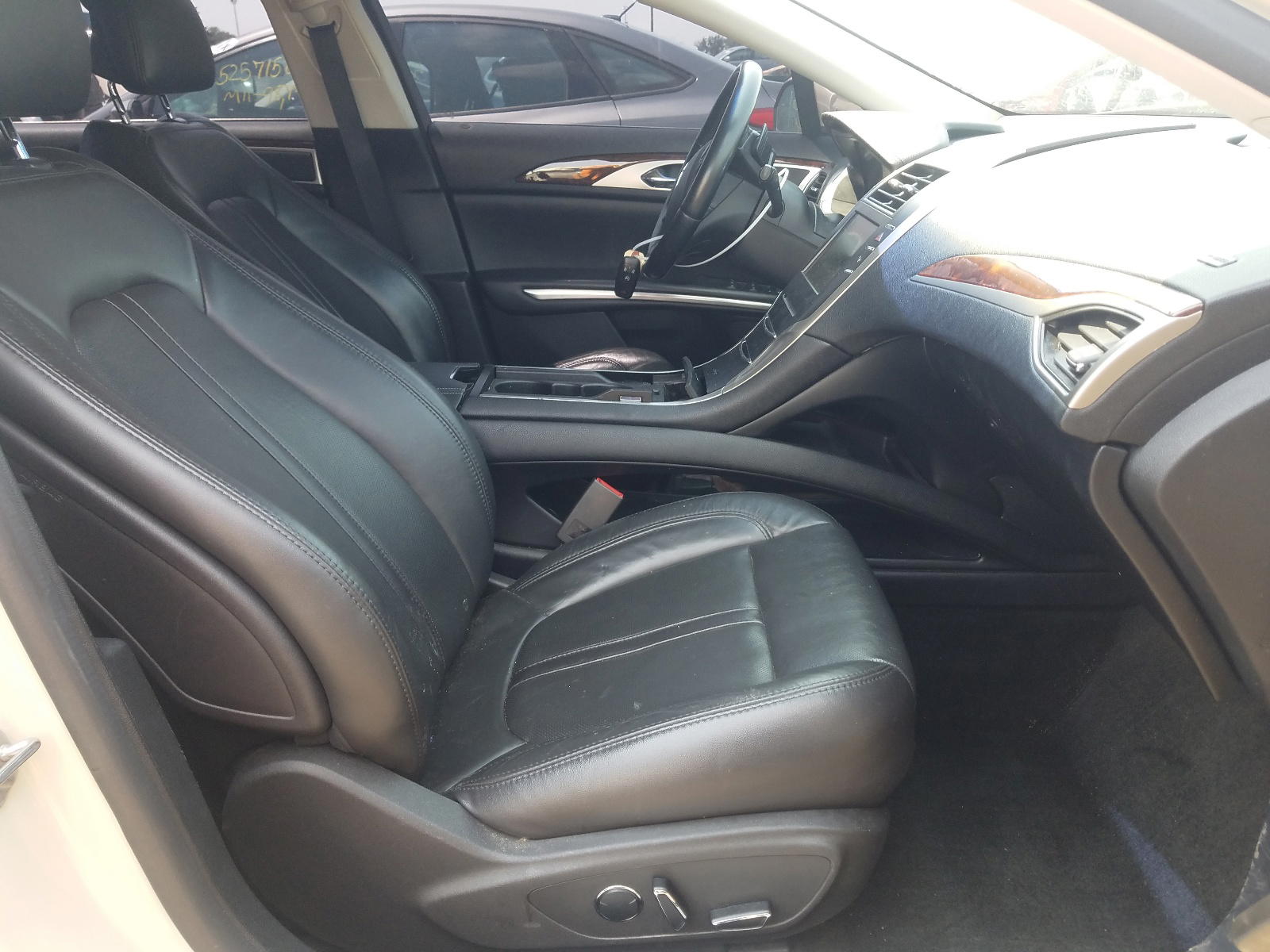 Photo 5 from auction – 2016 LINCOLN MKZ with VIN 3LN6L2G92GR612305