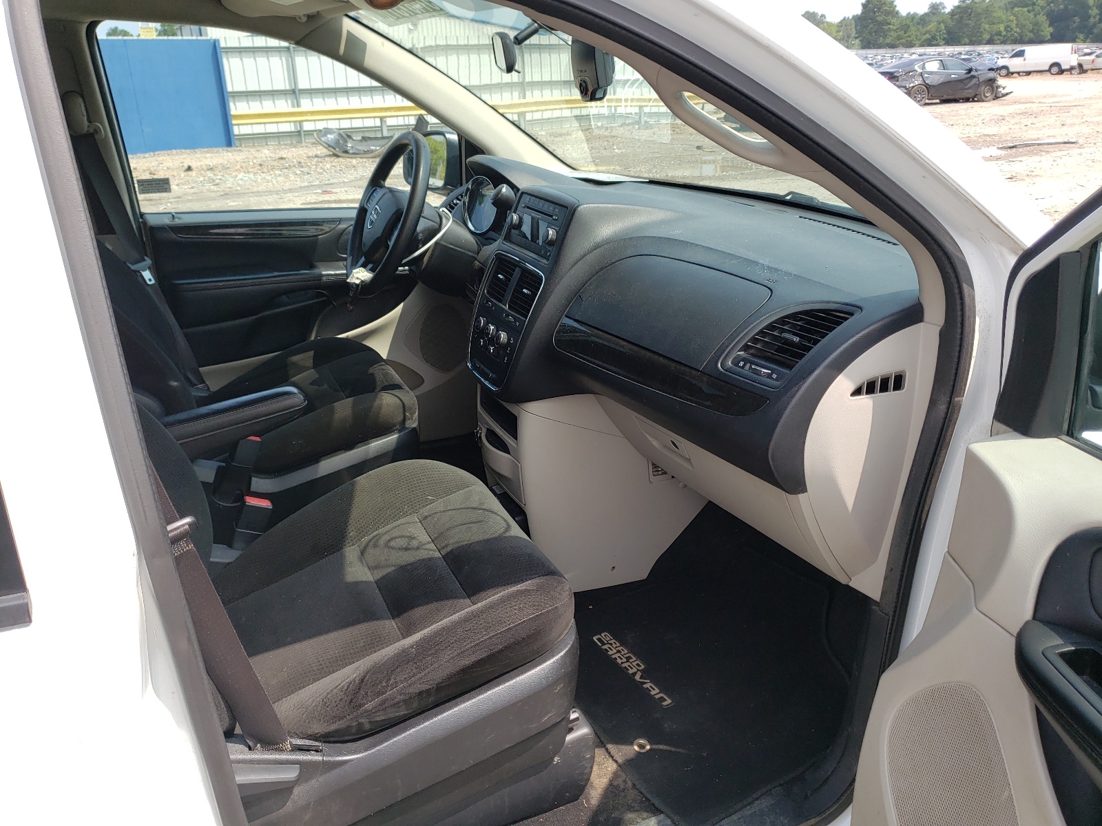 Photo 5 from auction – 2015 DODGE GRAND CARA with VIN 2C4RDGBG1FR569176