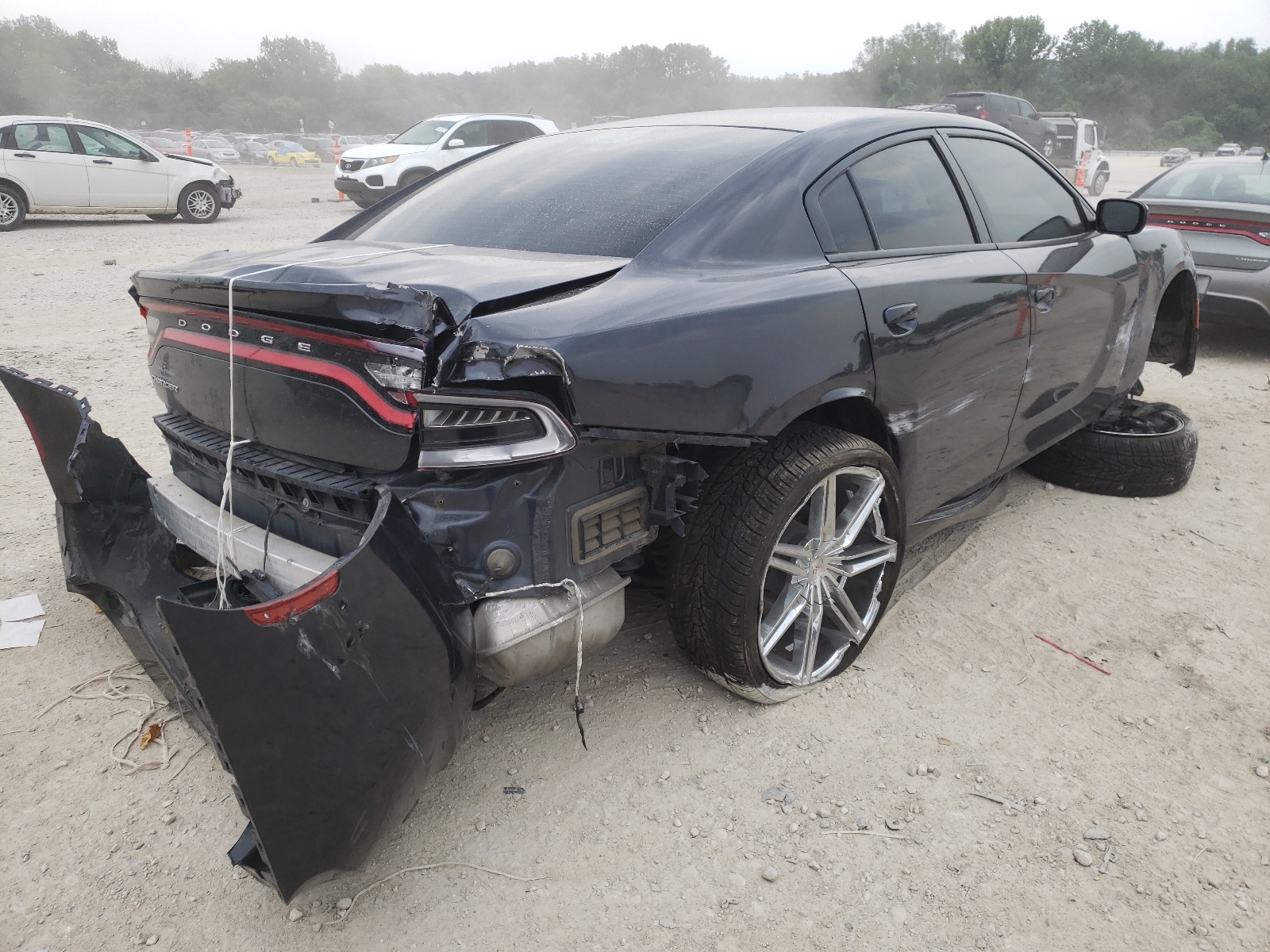 Photo 4 from auction – 2017 DODGE CHARGER SE with VIN 2C3CDXBG1HH605323