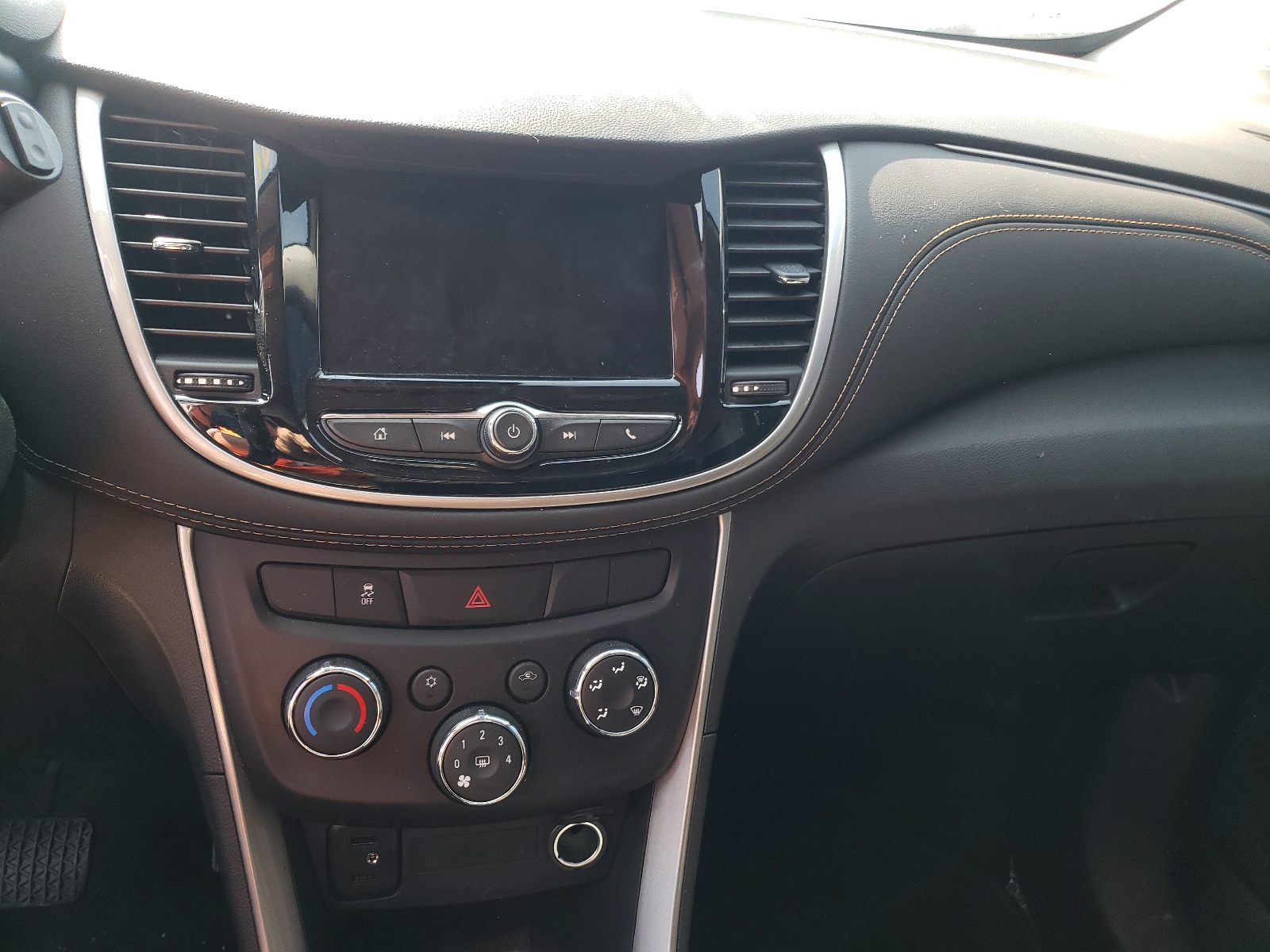Photo 9 from auction – 2021 CHEVROLET TRAX LS with VIN KL7CJKSB1MB315837