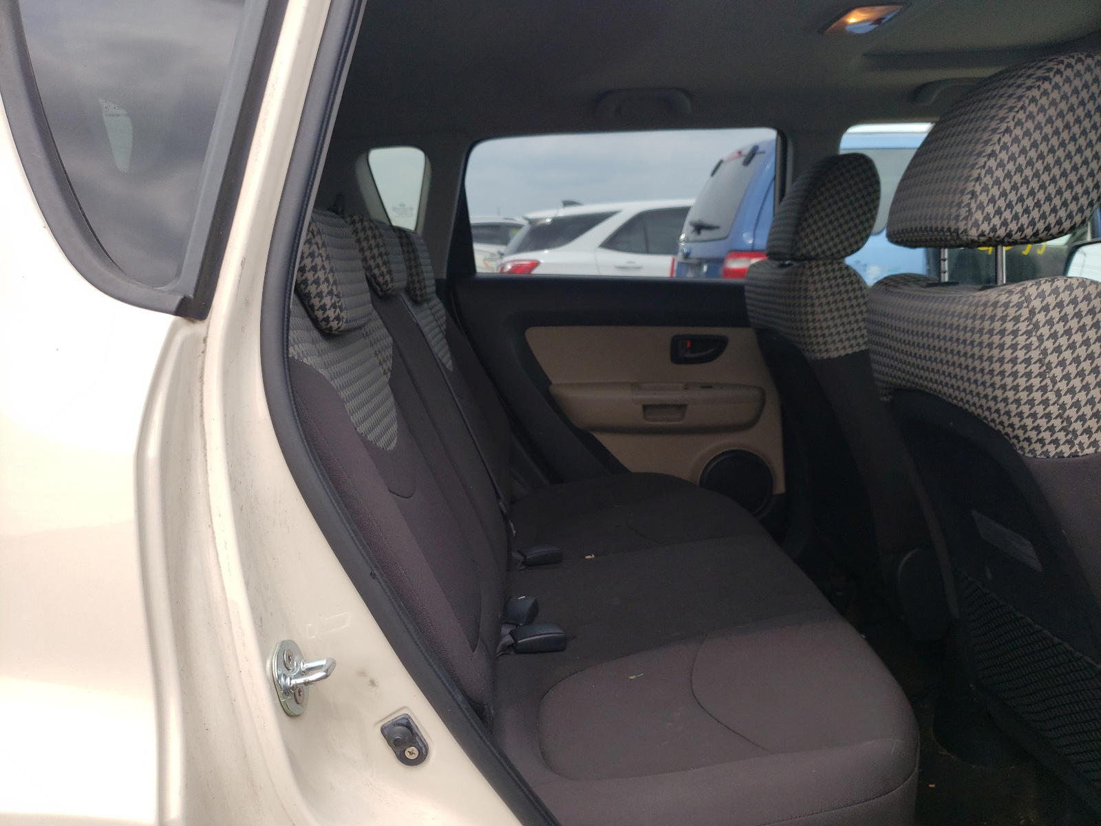 Photo 6 from auction – 2010 KIA SOUL + with VIN KNDJT2A20A7045892