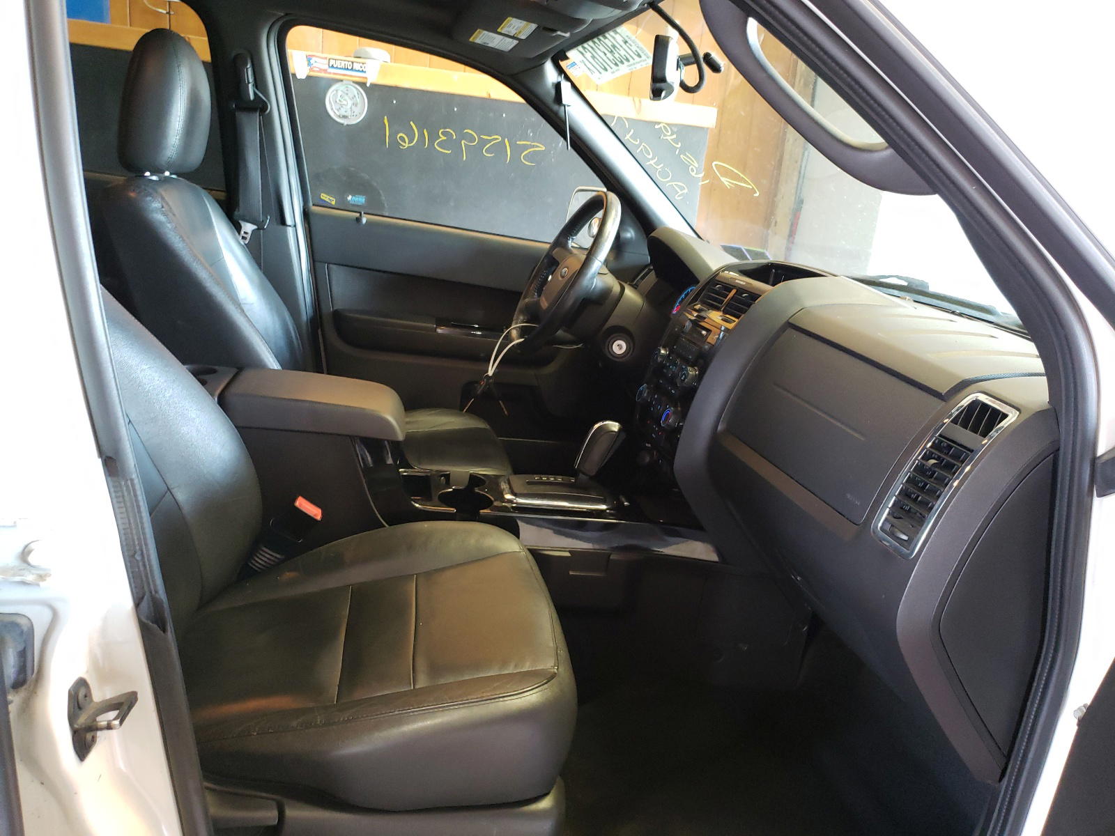 Photo 5 from auction – 2010 FORD ESCAPE LIM with VIN 1FMCU9E77AKA04947