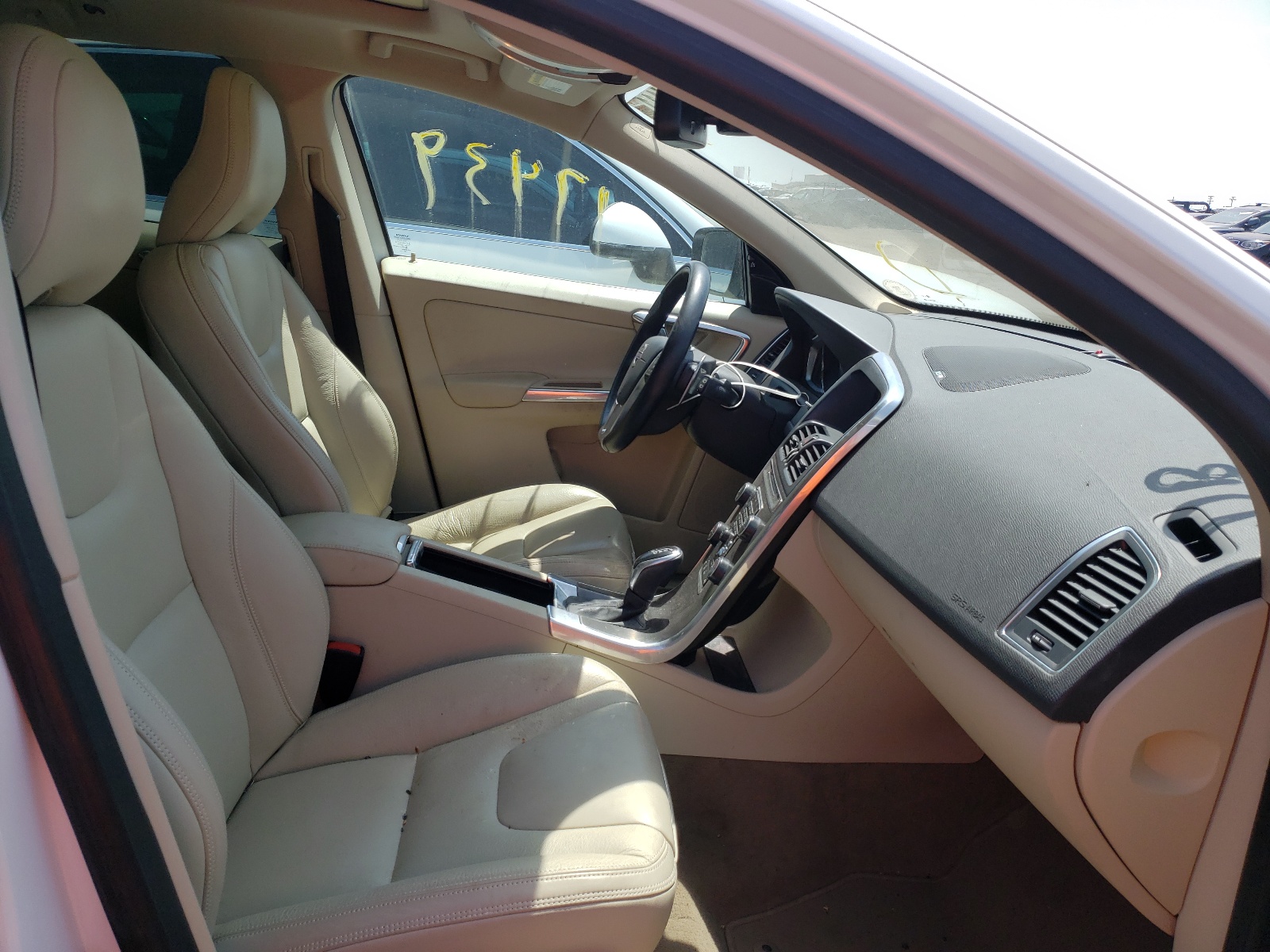 Photo 5 from auction – 2014 VOLVO XC60 T6 with VIN YV4902DZ4E2525972