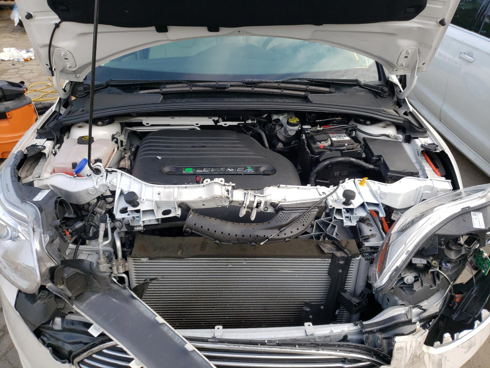 Photo 7 from auction – 2014 FORD FOCUS BEV with VIN 1FADP3R4XEL353300