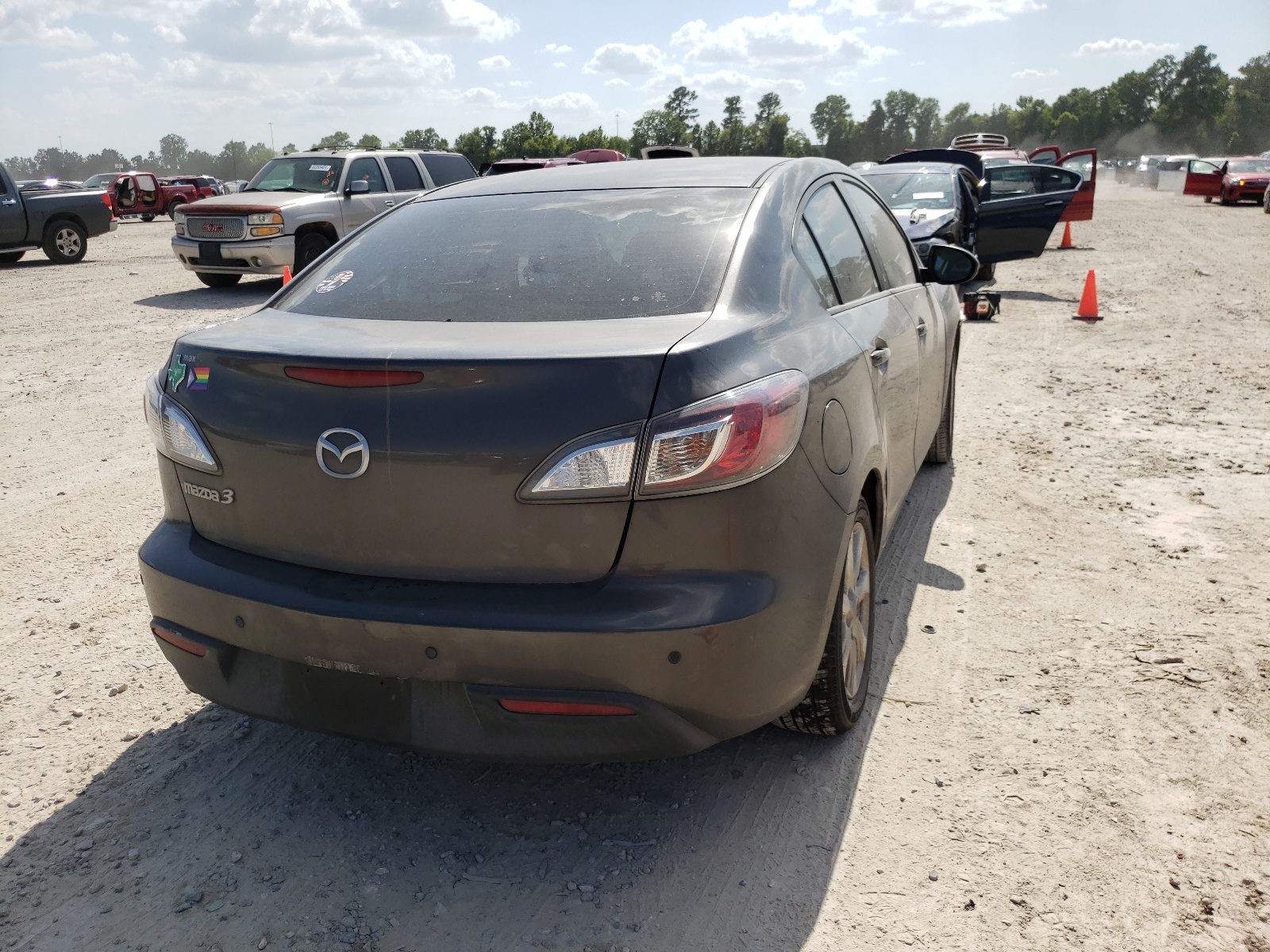 Photo 4 from auction – 2010 MAZDA 3 I with VIN JM1BL1SF2A1285822