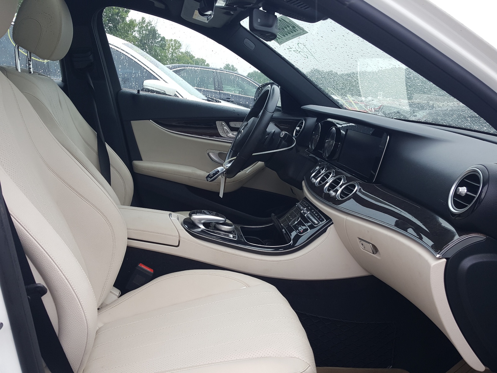 Photo 8 from auction – 2017 MERCEDES-BENZ E 300 with VIN WDDZF4JB5HA172453