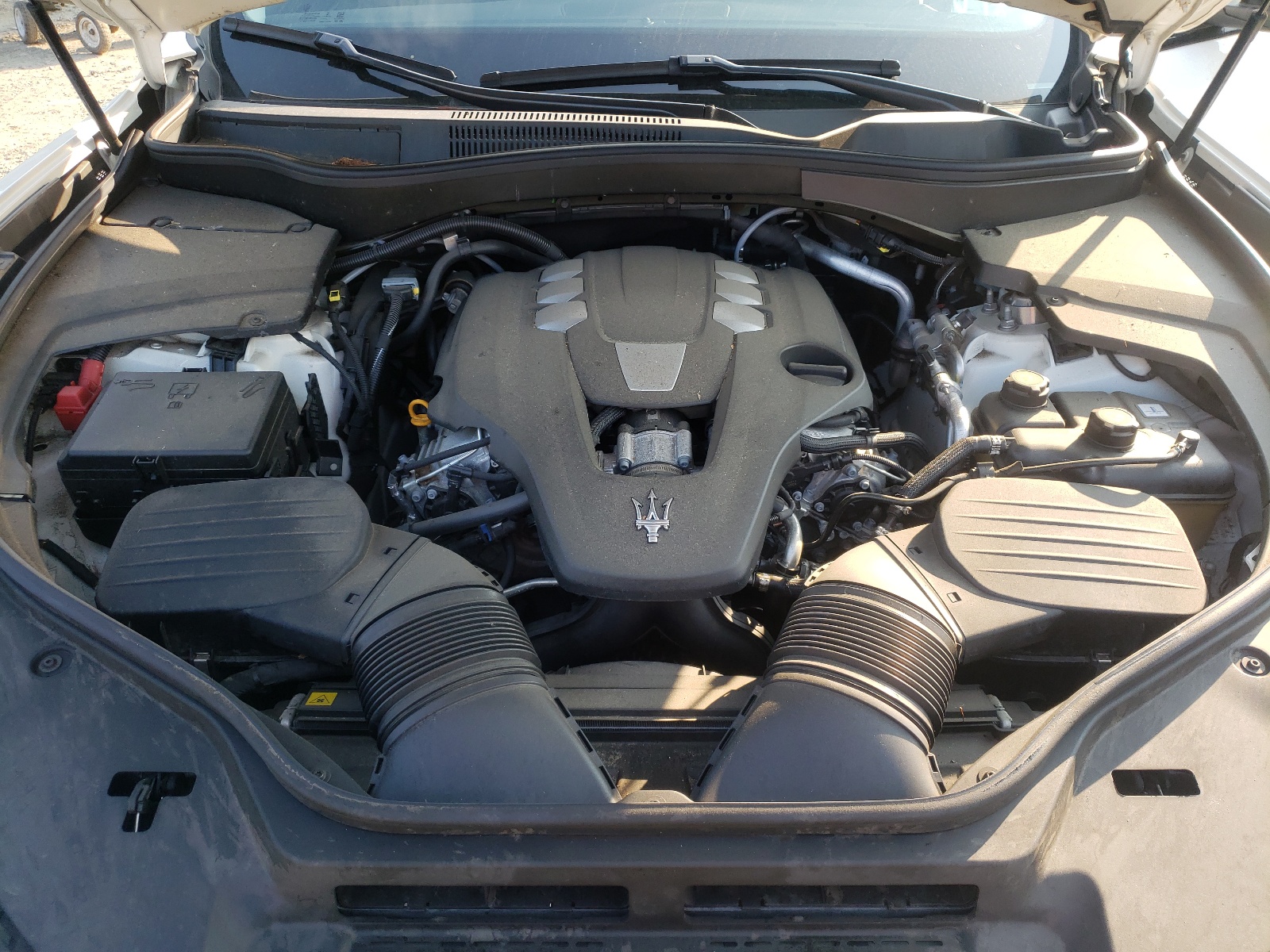 Photo 7 from auction – 2019 MASERATI LEVANTE with VIN ZN661XUA4KX332809