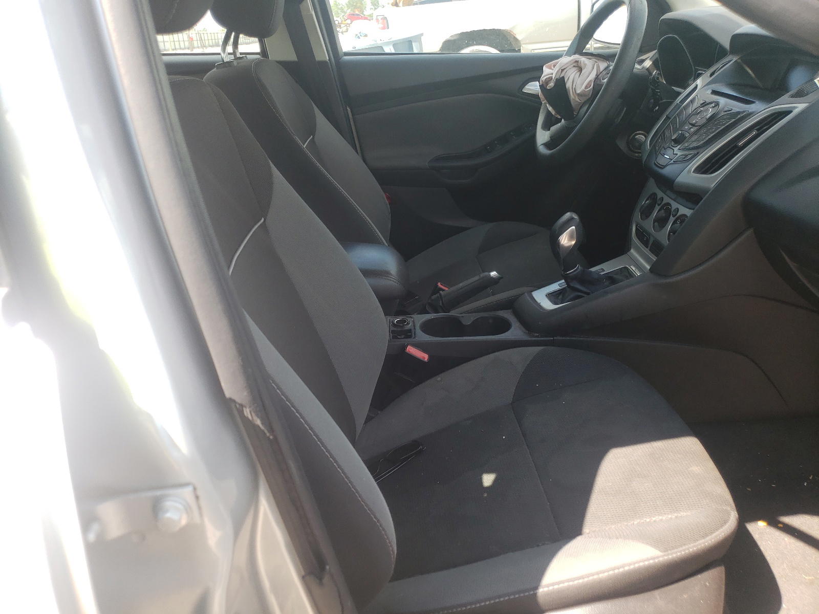 Photo 5 from auction – 2012 FORD FOCUS SE with VIN 1FAHP3F26CL328511